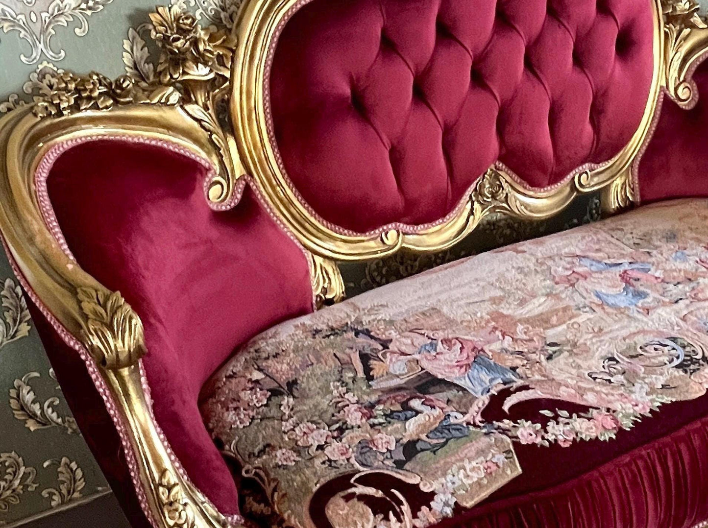 Love Seat French Royal Baroque Style Sofa in Bordeaux Red Velvet Nostalgic Antique Style Lounge Sofa in Red Velvet for Home Decor