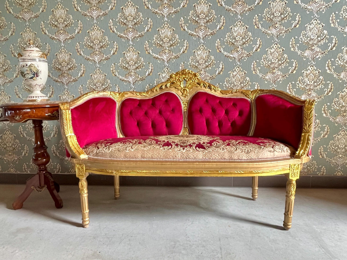 Lounge Sofa Set Antique Baroque Rococo Style in Xmas Red Velvet & Deluxe Red Damask Sofa Set in Retro Royal Style for Home Xmas Decor