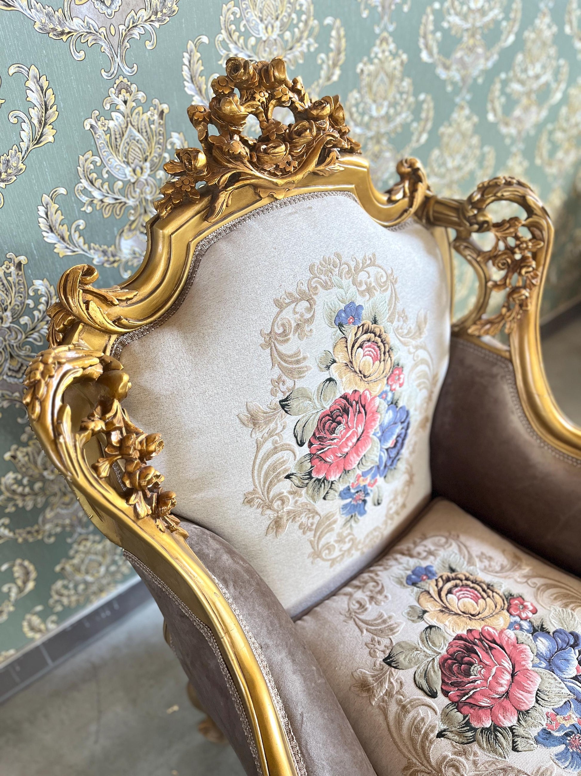 Sofa Set Royal Baroque Style Brown Velvet Counch Set with Marble Top Caffè Table Antique Style Sofa Set for Home Decor or Hotel Lobby Lounge