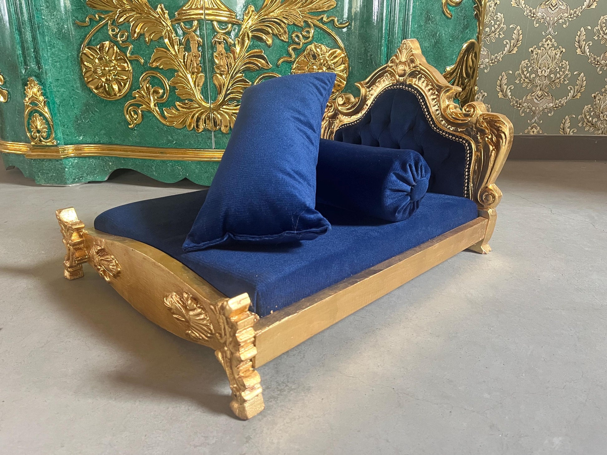 Small Pet Bed French Louis Baroque Style Dog Bed in Gold Finish Cute Baroque Rococo Pet Bed in Pink Velvet Blue Velvet & Green Velvet