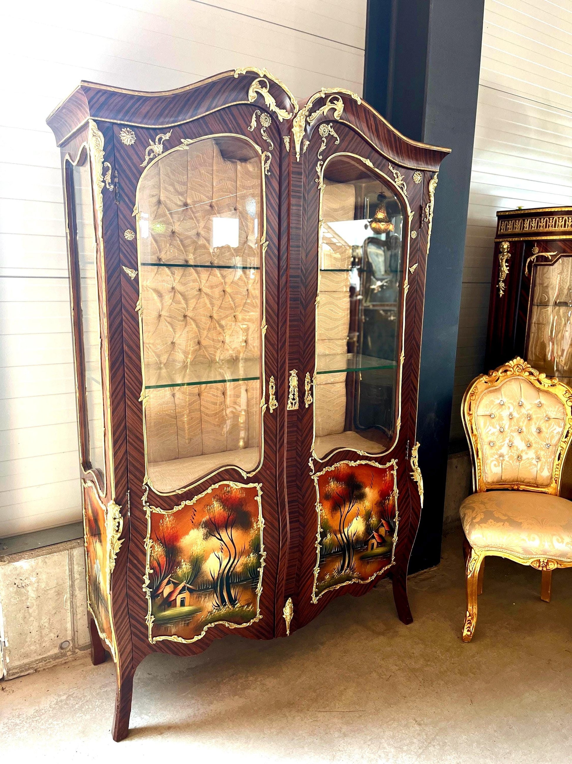 Vitrine Retro Baroque Style Display Cabinet French Antique Style Wooden Glass Showcase in Oil Painted for Home Decoration