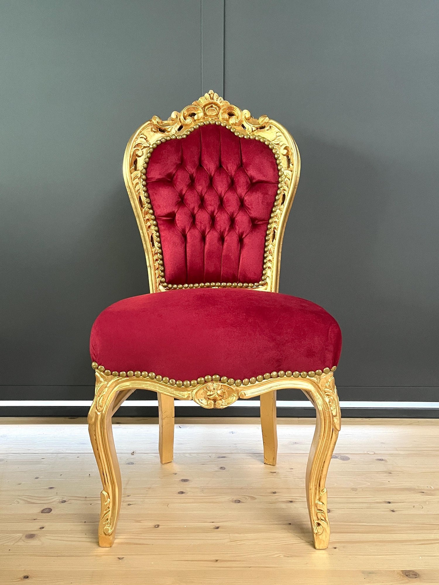 Accent Chair French Louis Style Dining Chair in Santa Red Velvet Baroque Rococo Style Chair in Gold Finish for Xmas Holiday Home Decor