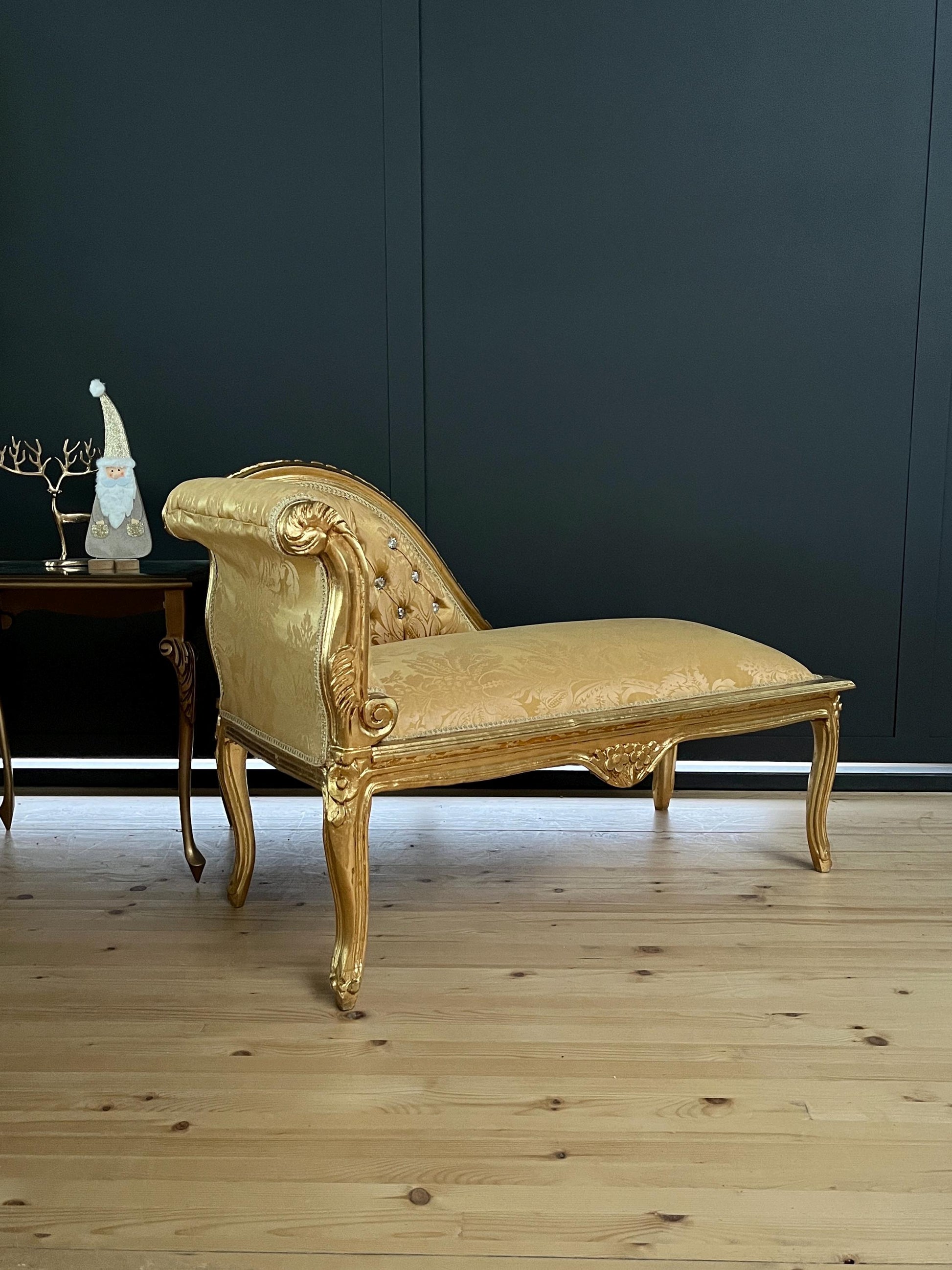 Bench French Louis Style Small Chaise Longue Gold Retro Baroque Style Ottoman for Home Decor Ottoman Footstool or Bench in Gold Finish