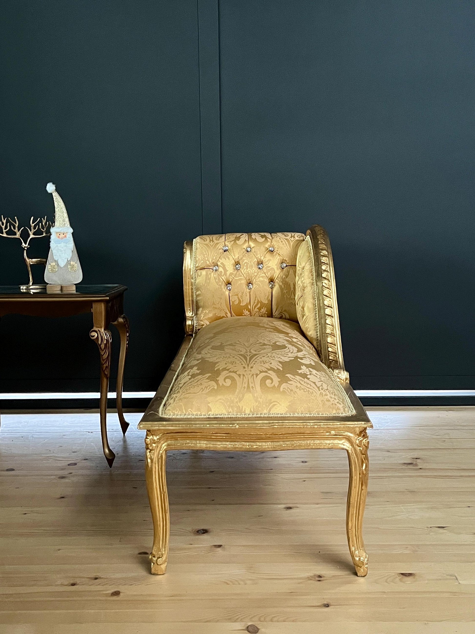 Bench French Louis Style Small Chaise Longue Gold Retro Baroque Style Ottoman for Home Decor Ottoman Footstool or Bench in Gold Finish