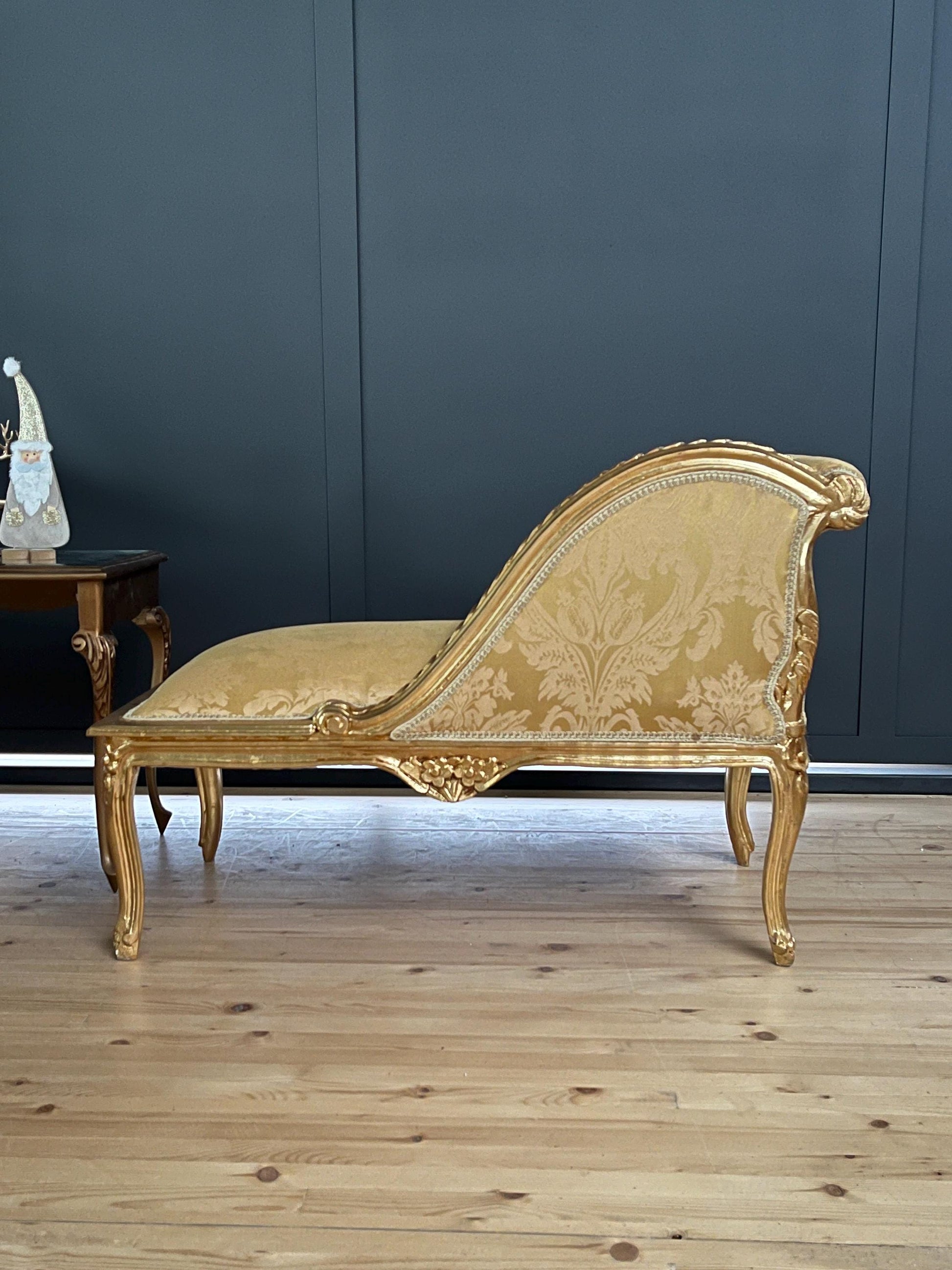Bench French Louis Style Small Chaise Longue Gold Retro Baroque Style Ottoman for Home Decor Ottoman Footstool or Bench in Gold Finish