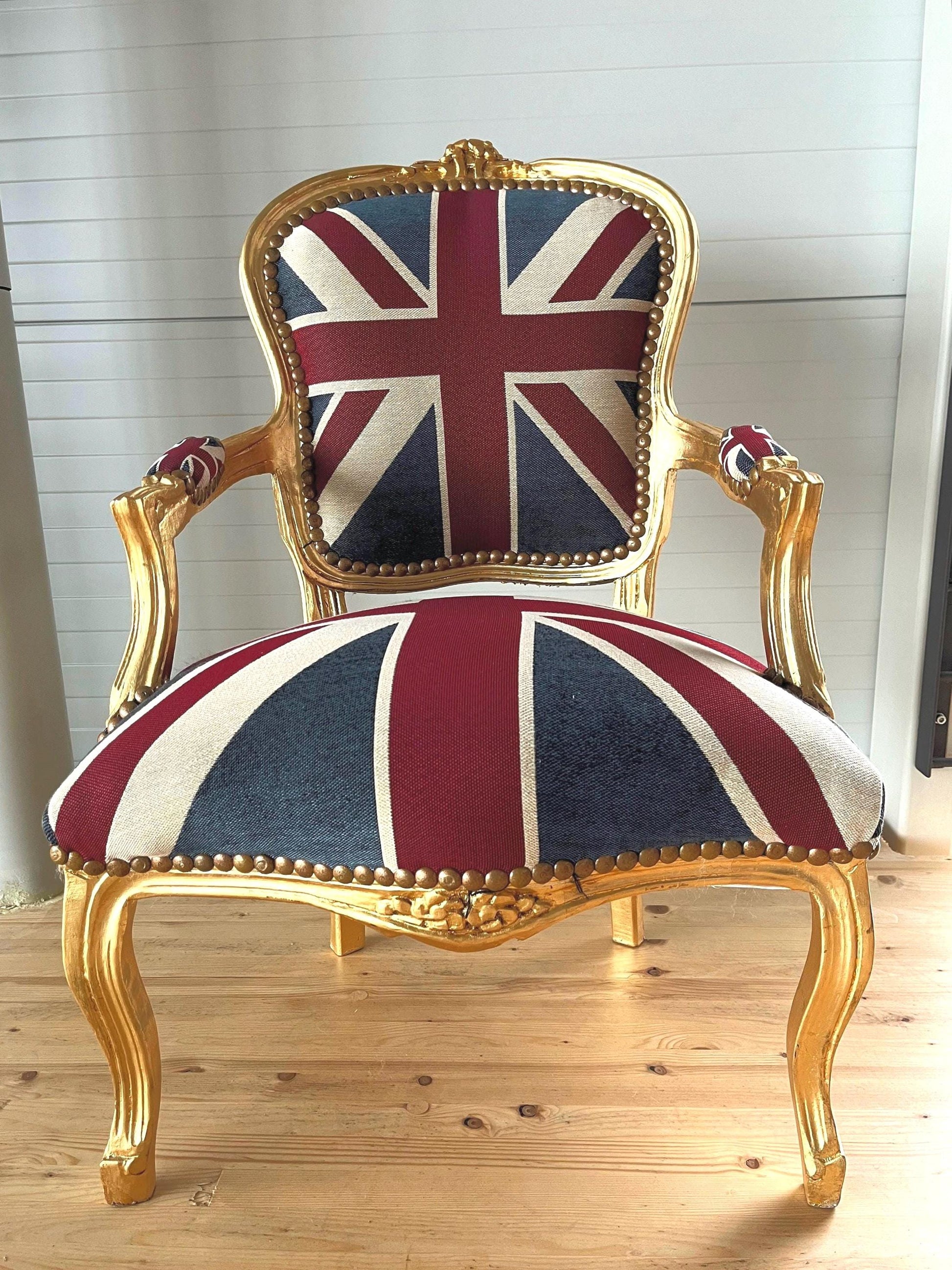 Französischer Sessel im Louis-Barock-Stil French Baroque Style Armchair in Union Jack Print Gold Finish