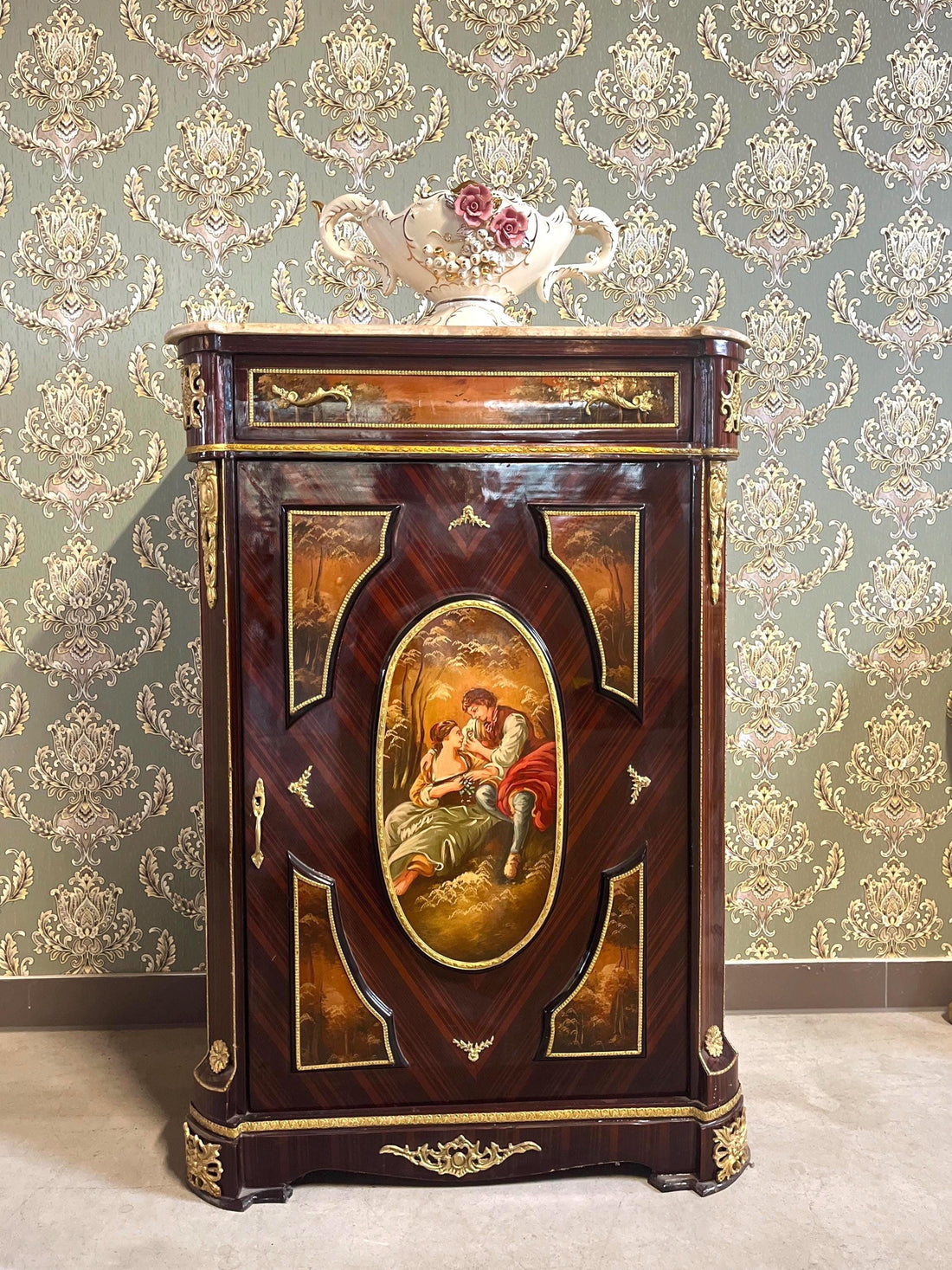 Shoe Cabinet Retro Baroque Antique Style Wooden Brown Cabinet with Oil Handpainted at Front and Marble Slab at Top