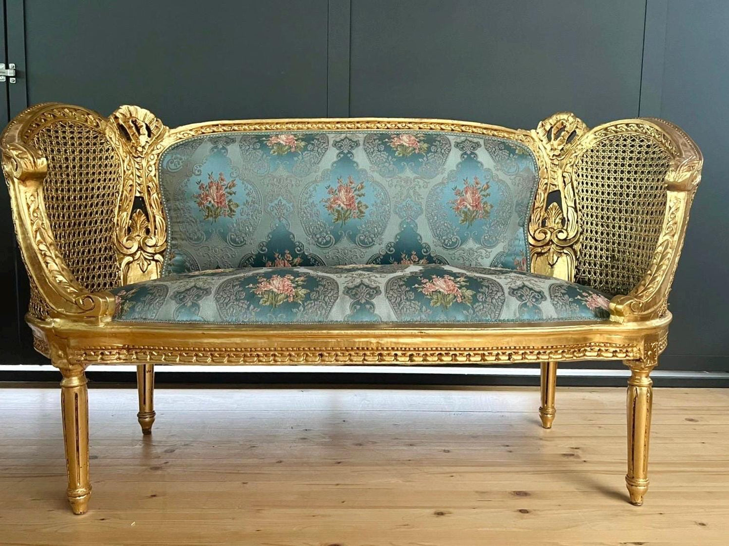 Sofa Set Royal Baroque Style in Blue Floral Damask Retro Rococo Couch Set in Gold Finish for Lounge Room Decor Party Event TV Movie Shooting
