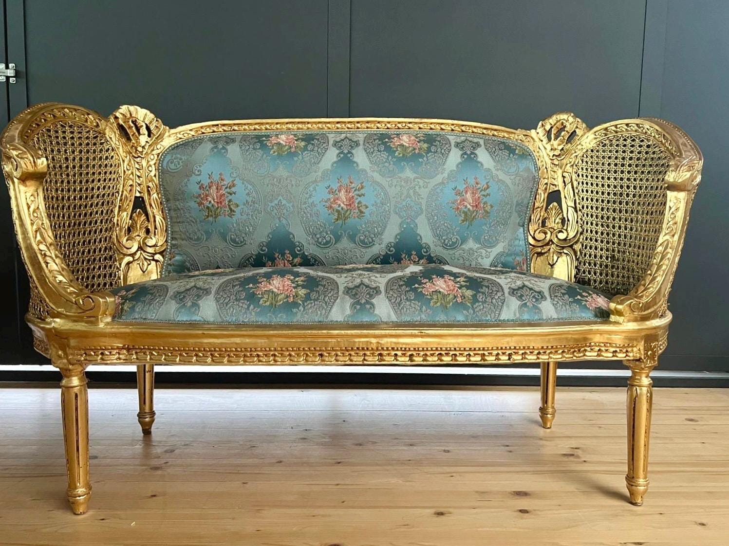 Sofa Set Royal Baroque Style in Blue Floral Damask Retro Rococo Couch Set in Gold Finish for Lounge Room Decor Party Event TV Movie Shooting