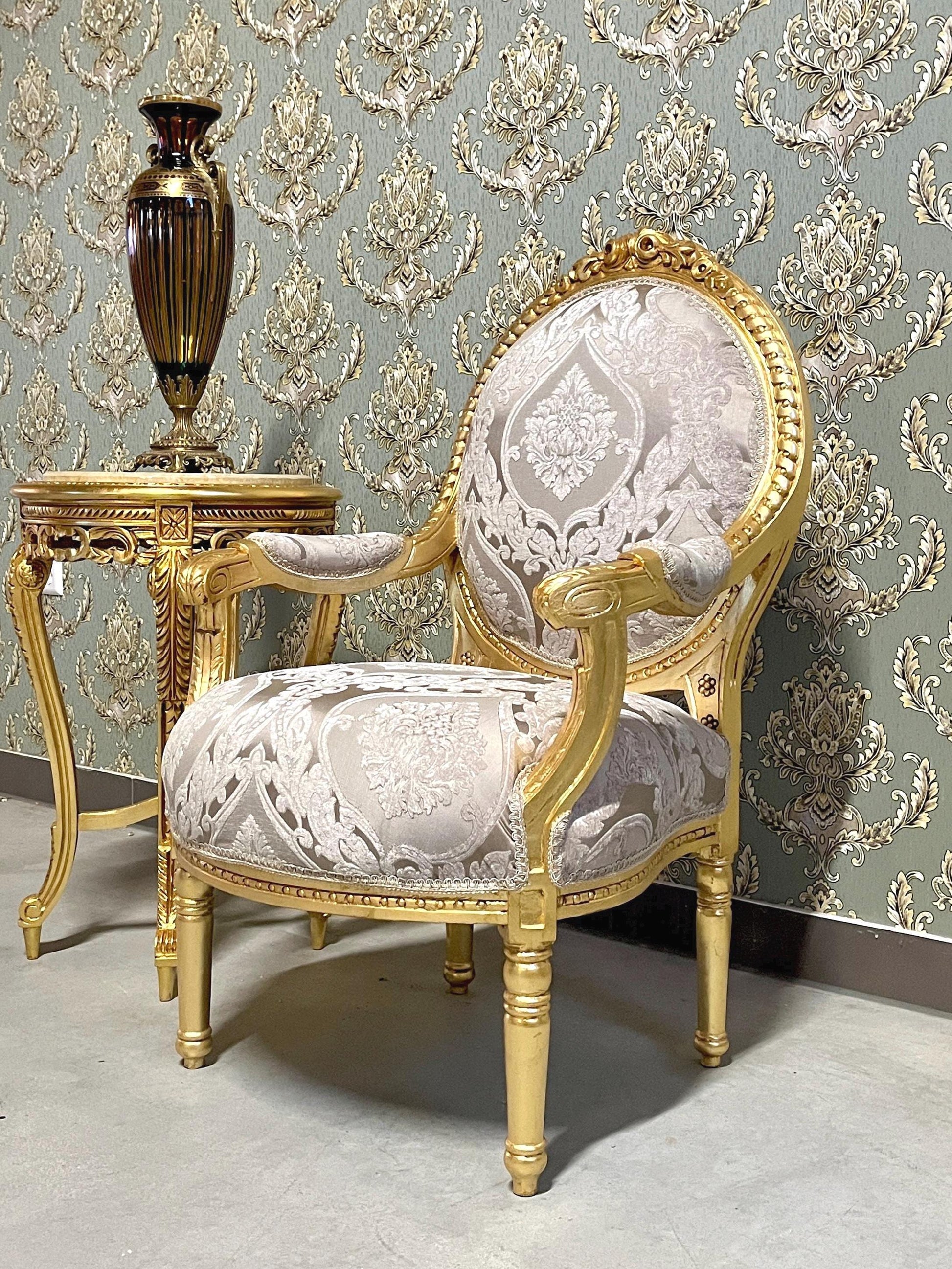 Armchair Antique Rococo Accent Chair Shiny Blue Flower Pattern Fabric Lounge Armchair Royal Baroque Chair in Beige Flower Pattern Home Decor
