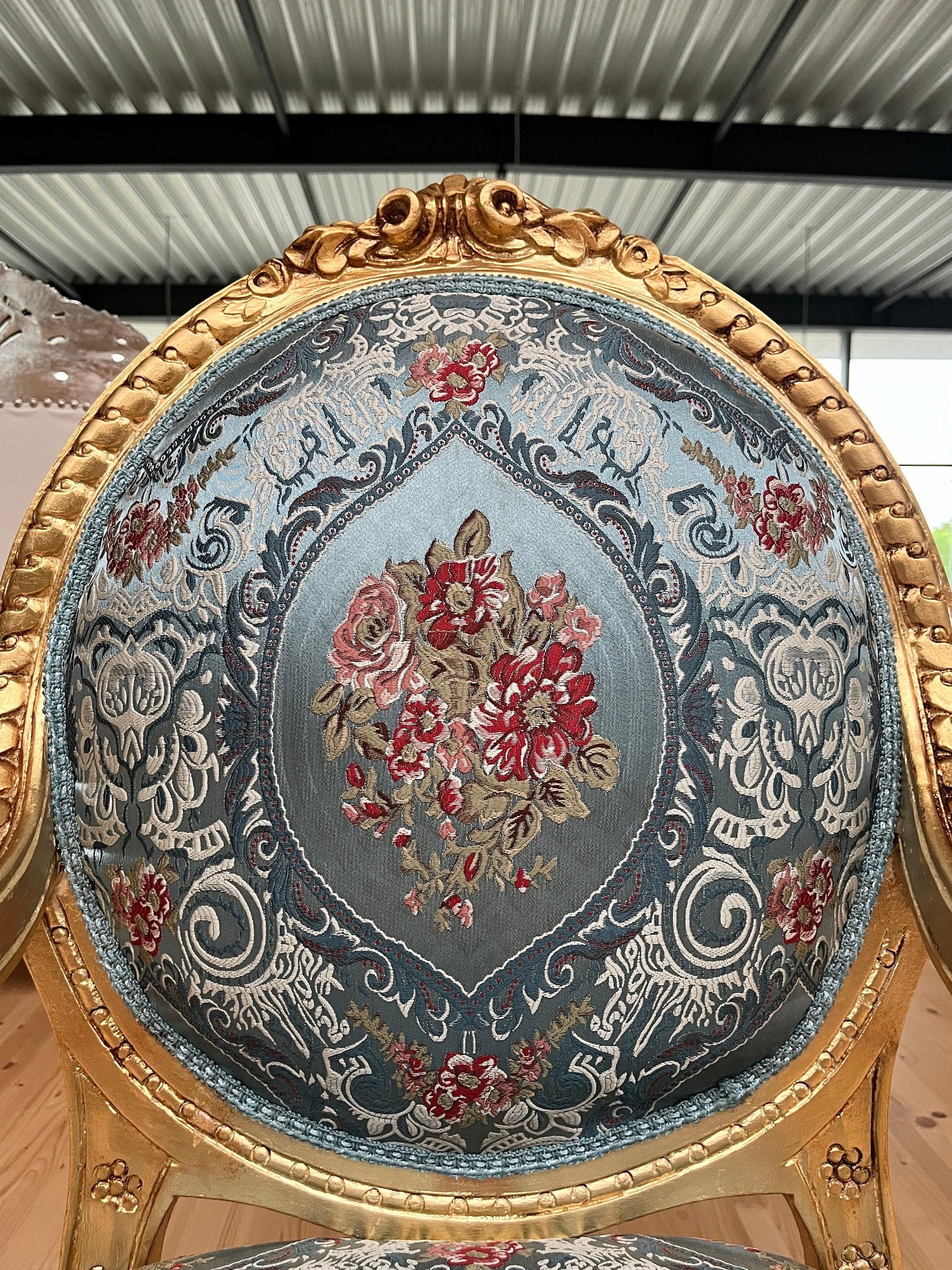 Armchair Antique Rococo Accent Chair Shiny Blue Flower Pattern Fabric Lounge Armchair Royal Baroque Chair in Beige Flower Pattern Home Decor