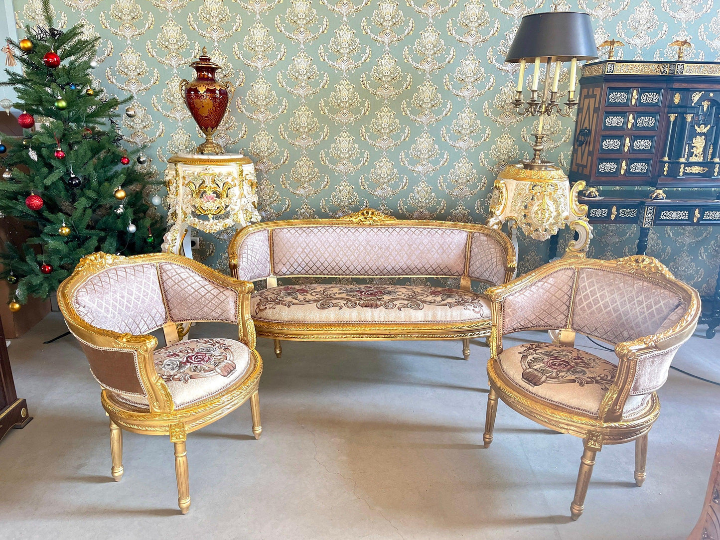 Deluxe Column French Baroque Style with Marble Slab Top Royal Home Decor Column in Gold Finish and Beige Marble