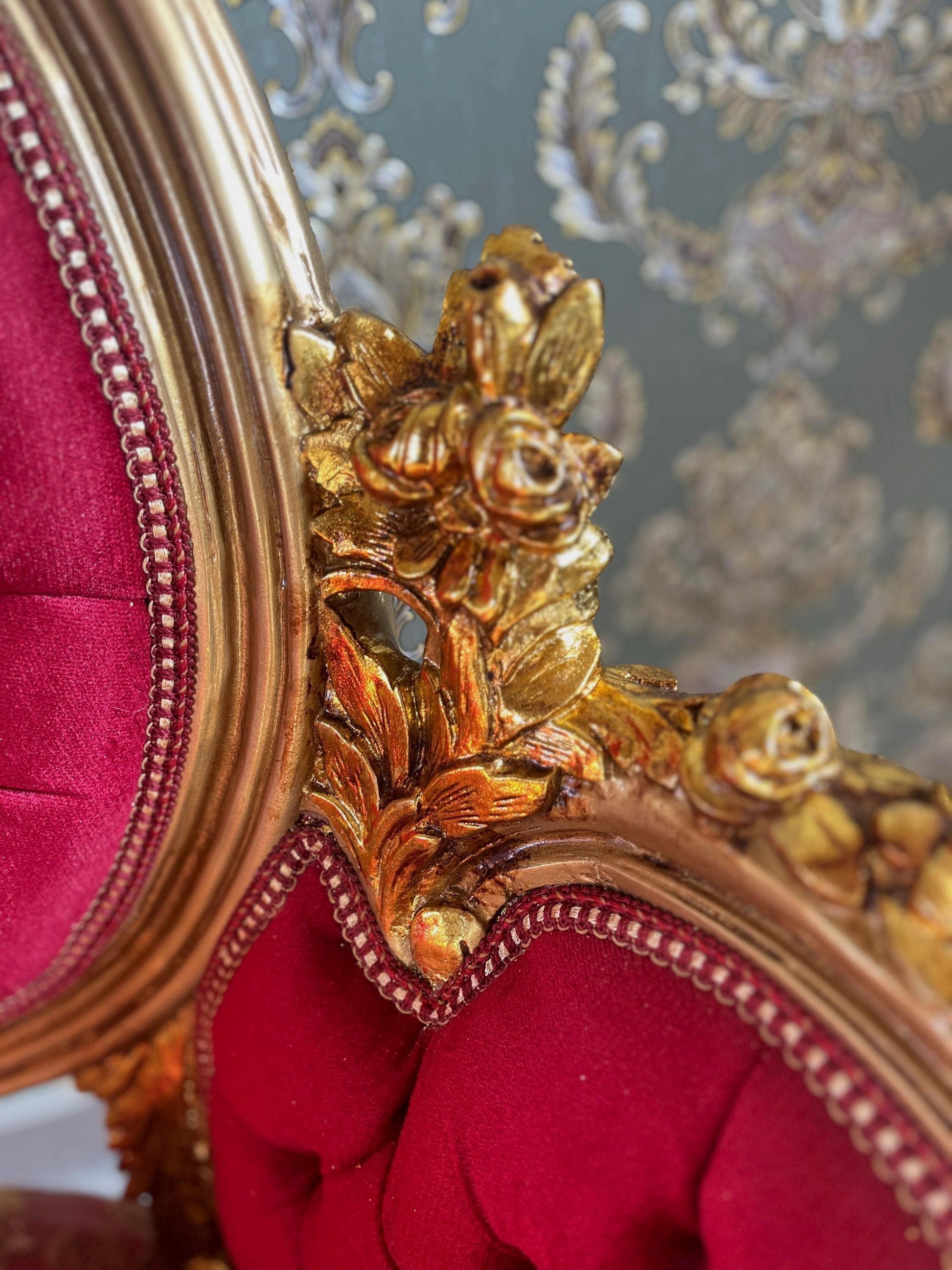 Armchair Antique Baroque Style in Bordeaux Red Lounge Chair in Gold Finish Retro Royal Style Armchair for Wedding Decor Chair or Lounge Room