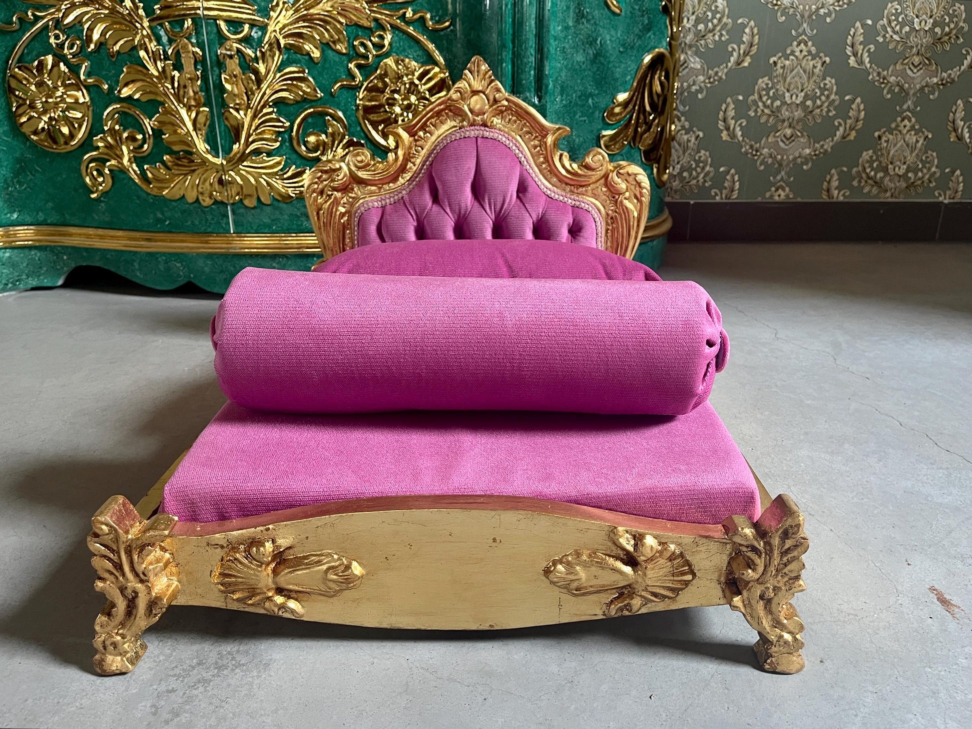 Cute Pet Bed French Baroque Style Handmade Dog Sofà Velvet Pink in Gold Finish Louis XV Rococo Cat Bed Silver Finish Birthday Gift for Her