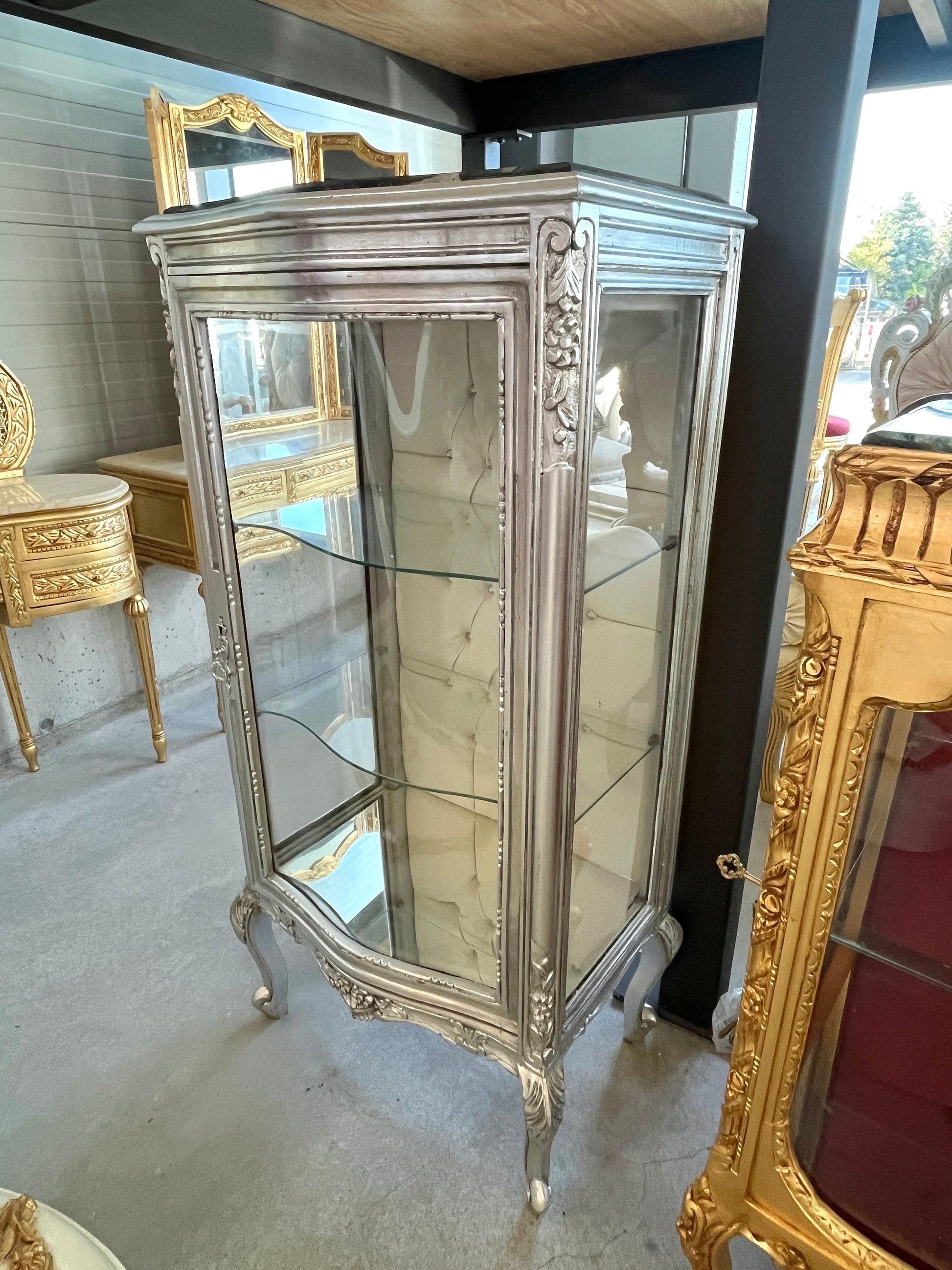 Display Cabinet French Louis Style in Gold Finish Glass Wooden Showcase Retro Baroque Style in Sliver Finish Home Decoration for Living Room
