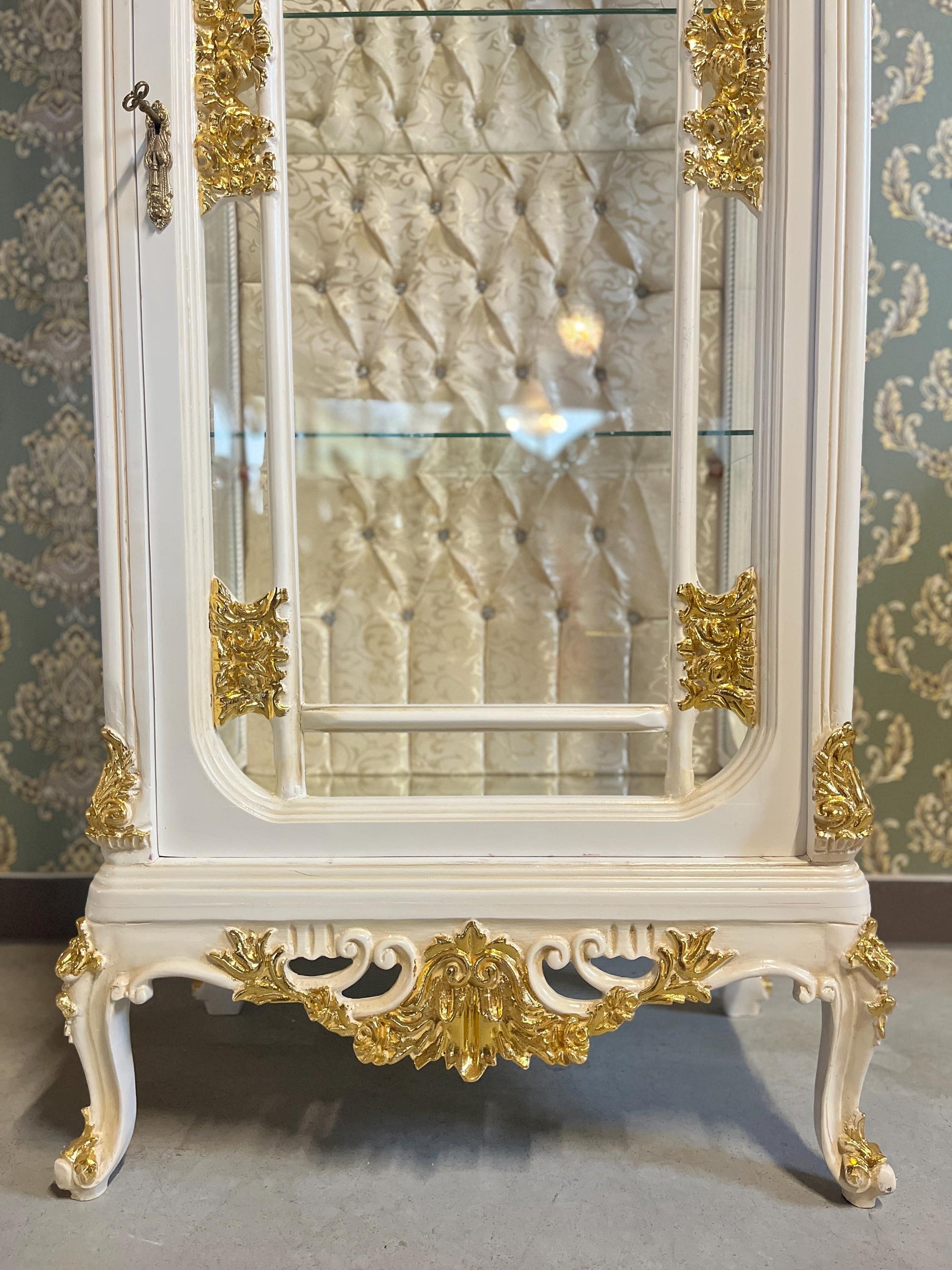 Display Cabinet Retro Baroque Style Showcase in Wooden White Color Gold Leaf Decorated Glass Cabinet in Dining Room Furniture