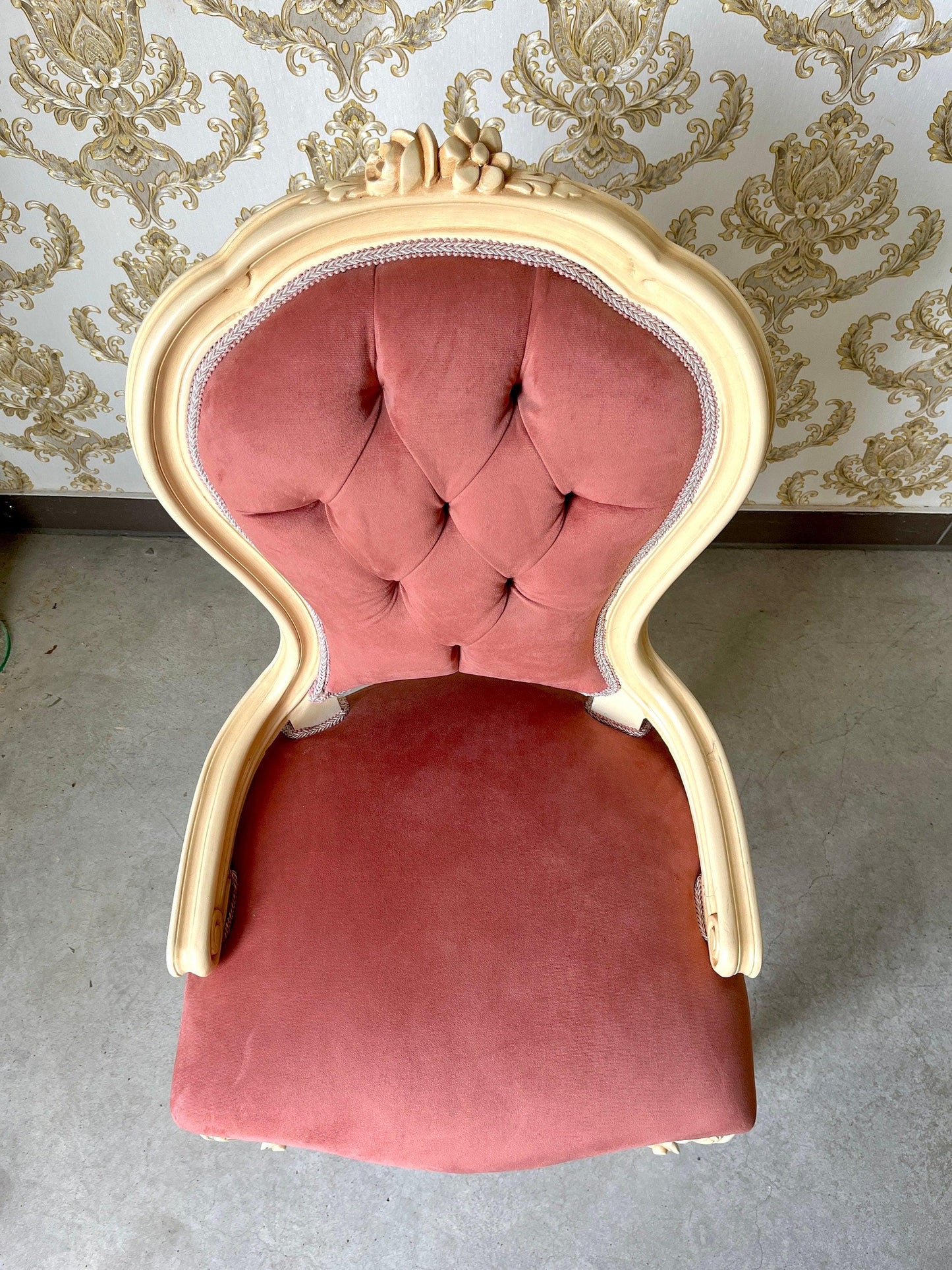 Accent Chair Classic Baroque Style in Beautiful Rose Berry Velvet French Louis Style Chair Beige Wooden Frame for Lounge Room