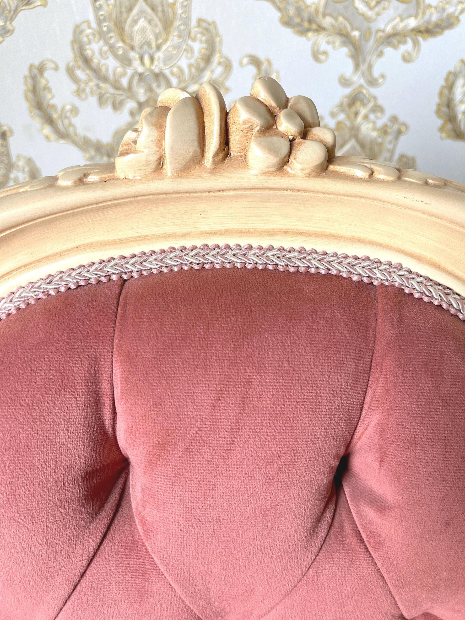 Accent Chair Classic Baroque Style in Beautiful Rose Berry Velvet French Louis Style Chair Beige Wooden Frame for Lounge Room