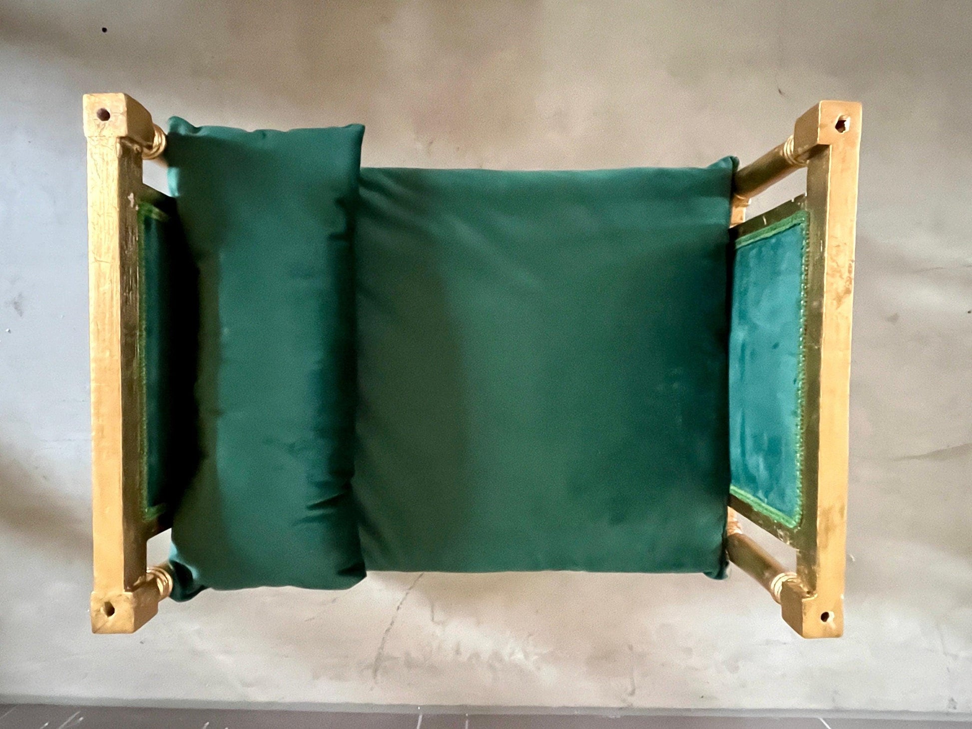 Pet Bed French Baroque Style Dog Bed in Royal Style Velvet Emerald Green Gold Finish Roof Cover Detachable Pet Furniture for Home Decor
