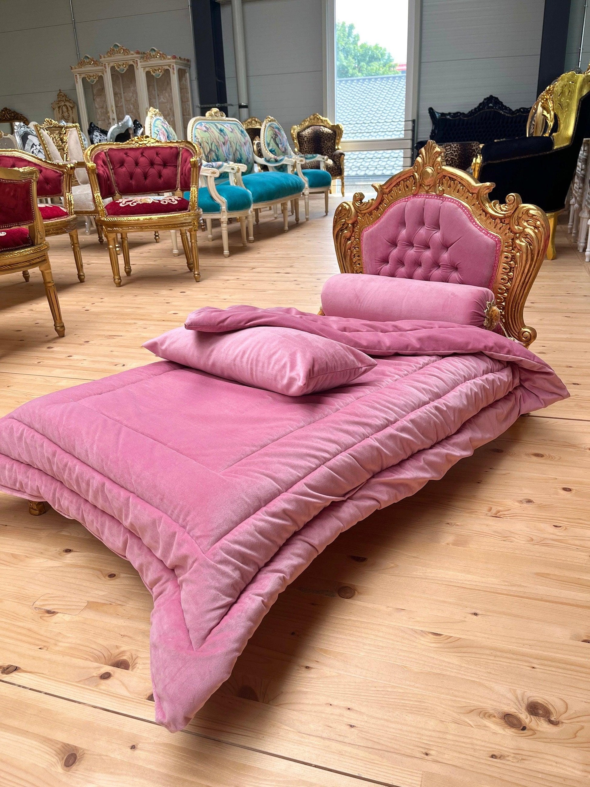 Pet Bed French Louis Baroque Style Mid Size Dog Bed with Blanket & Pillow for Home Decor in Pink Velvet