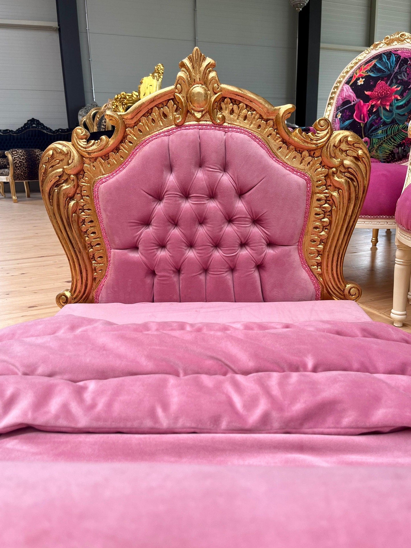 Pet Bed French Louis Baroque Style Mid Size Dog Bed with Blanket & Pillow for Home Decor in Pink Velvet