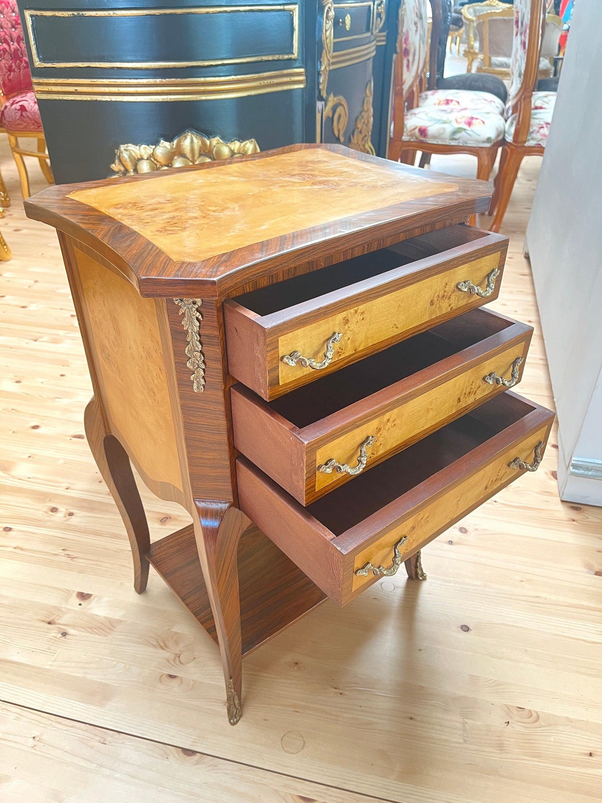 Night Stand Retro French Louis Baroque Style Bed Side Table Wooden Brown Bronze Decor/ Kommode Nachttisch im antiken Stil