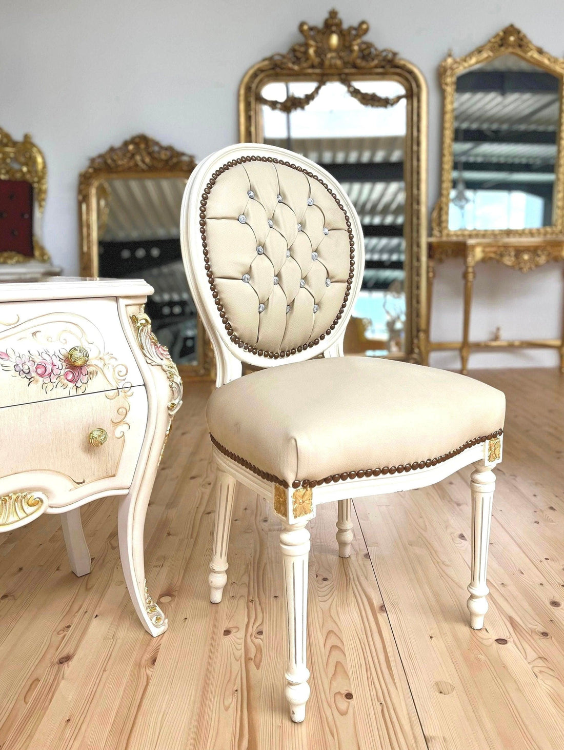 Dining Chair Nostalgic Baroque Style Ivory Color Leather-Like French Louis XV Style Accent Chair Ivory Color for Home Decor
