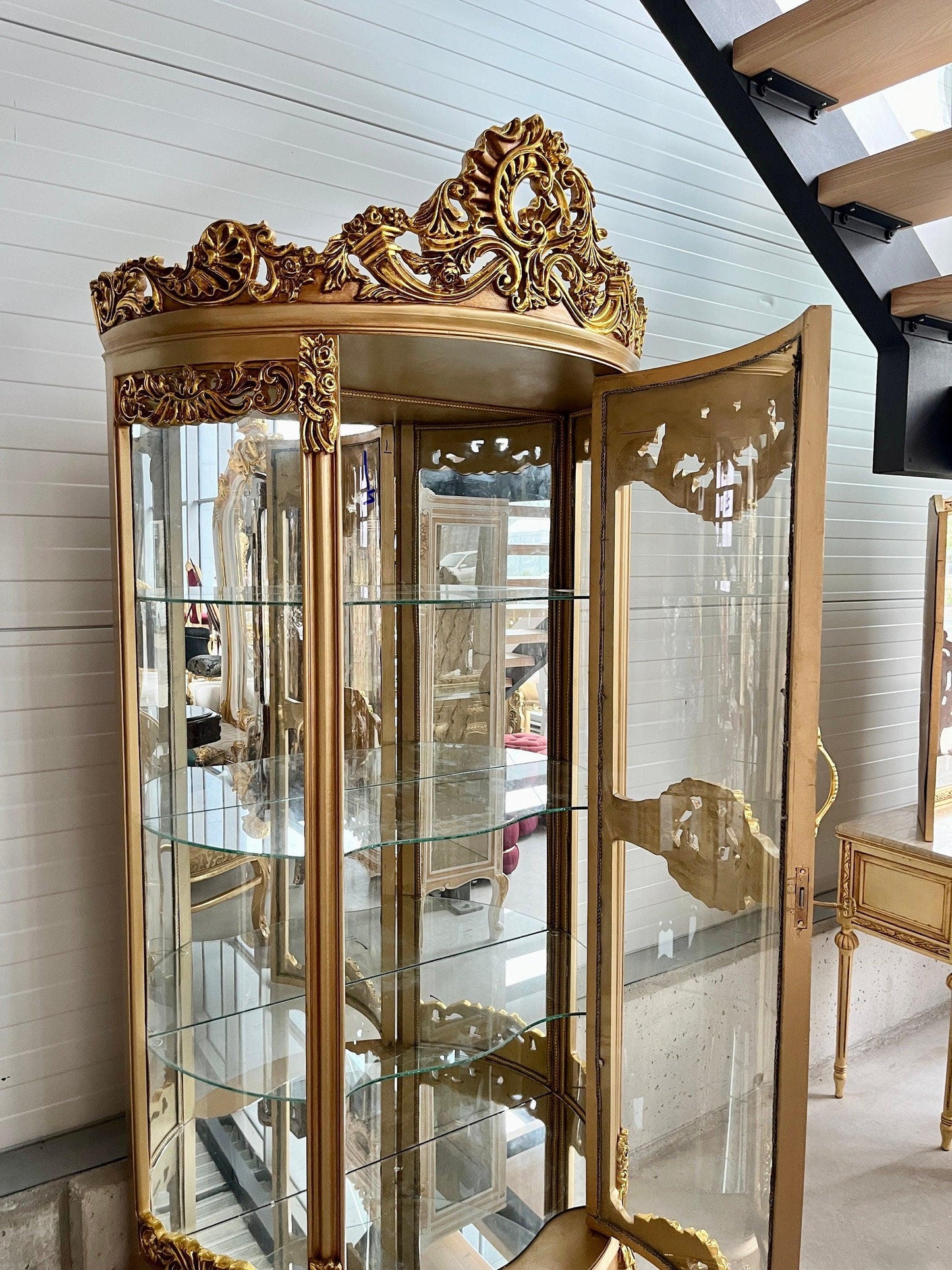 Showcase Royal Château De Versailles Style Display Cabinet French Baroque Style Glass Showcase in Gold Finish for Hotel Decor or Home Decor