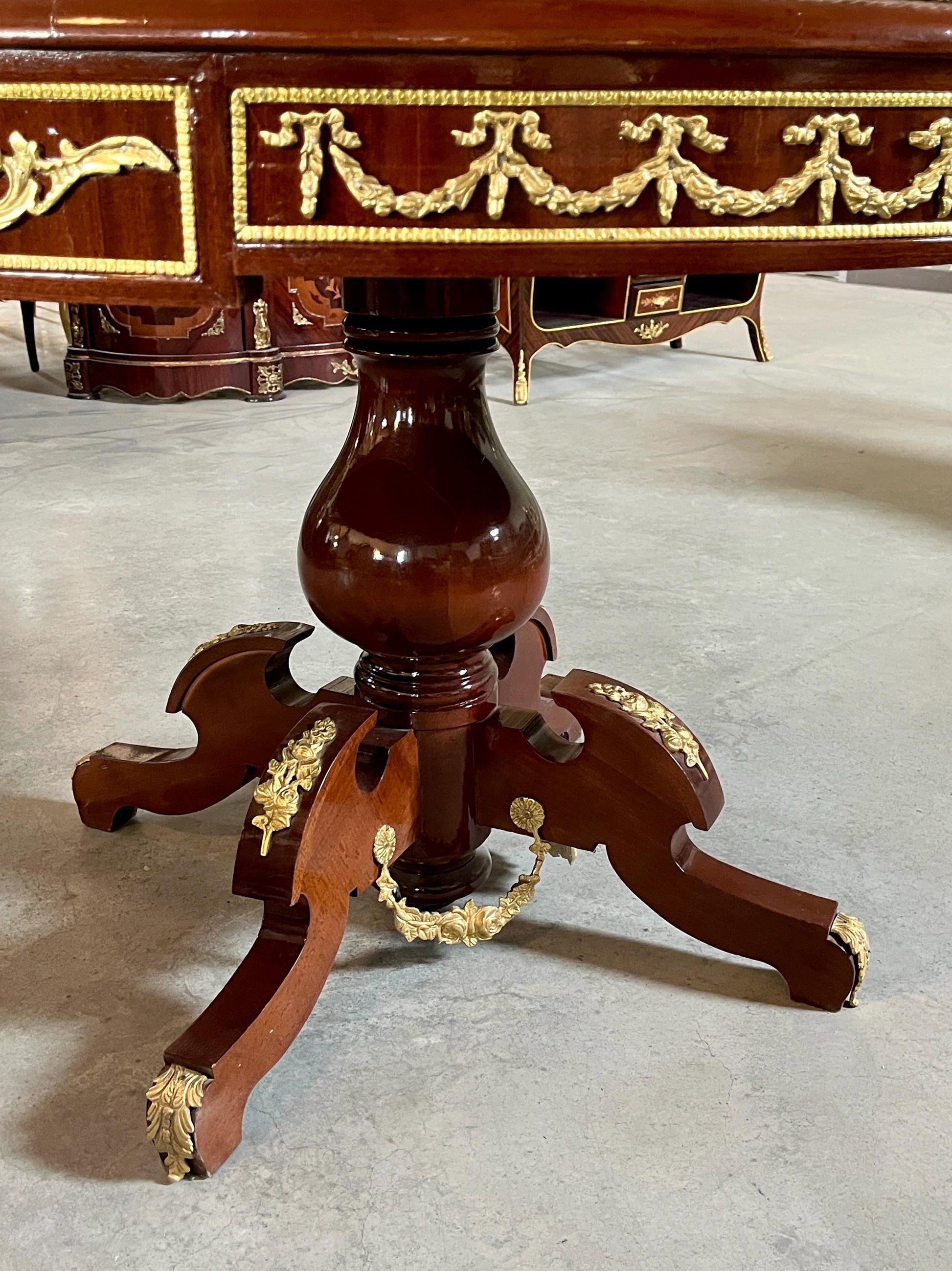 Round Dining Table Retro Baroque Style Wooden Brown Table Antique Italian Style Wooden Round Table for Home Decor