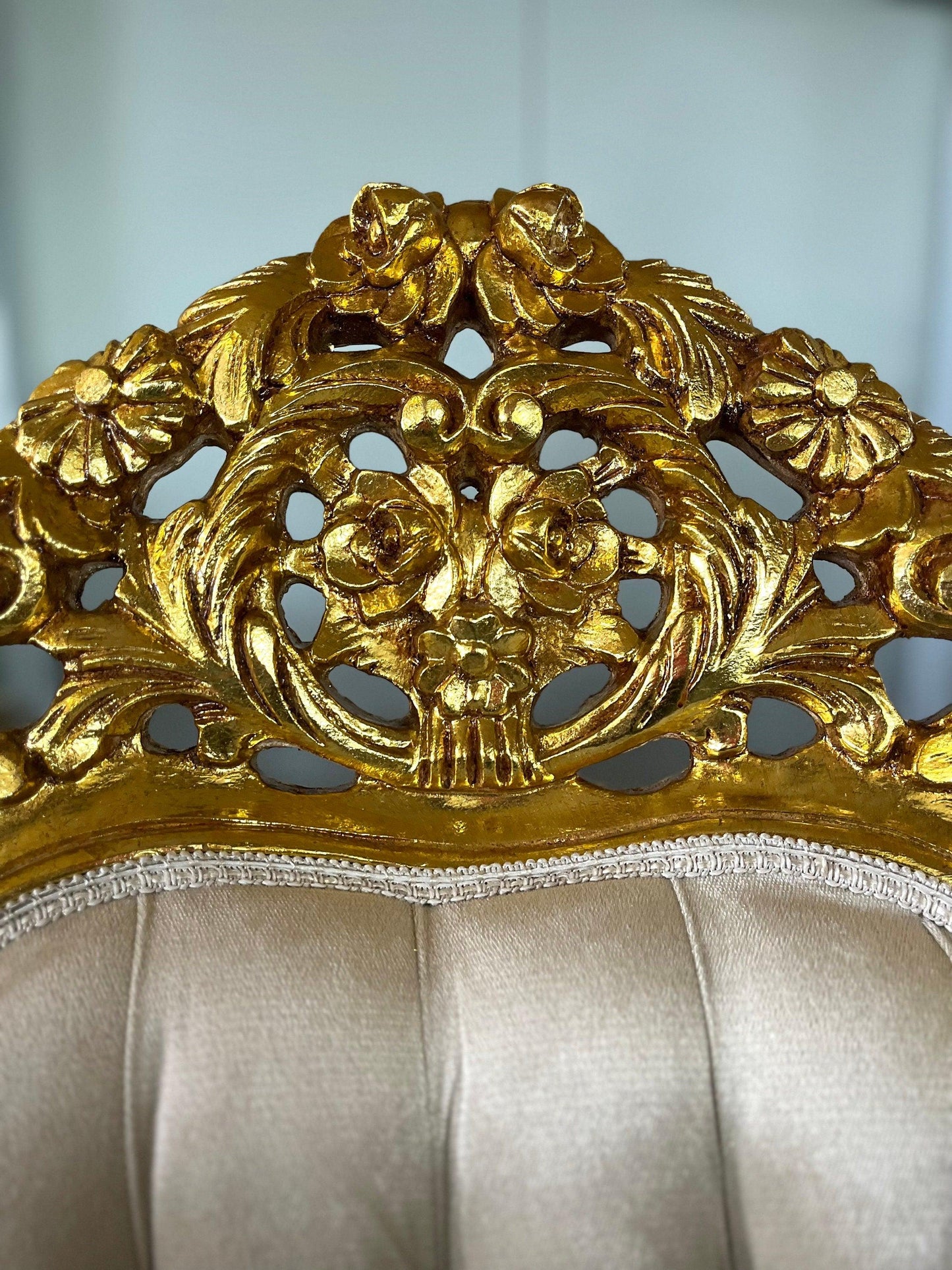 Sofa Set French Louis XV Style Tufted Velvet Beige Color in Gold Finish Marble Top Coffee Table Retro Baroque Style Sofa Set