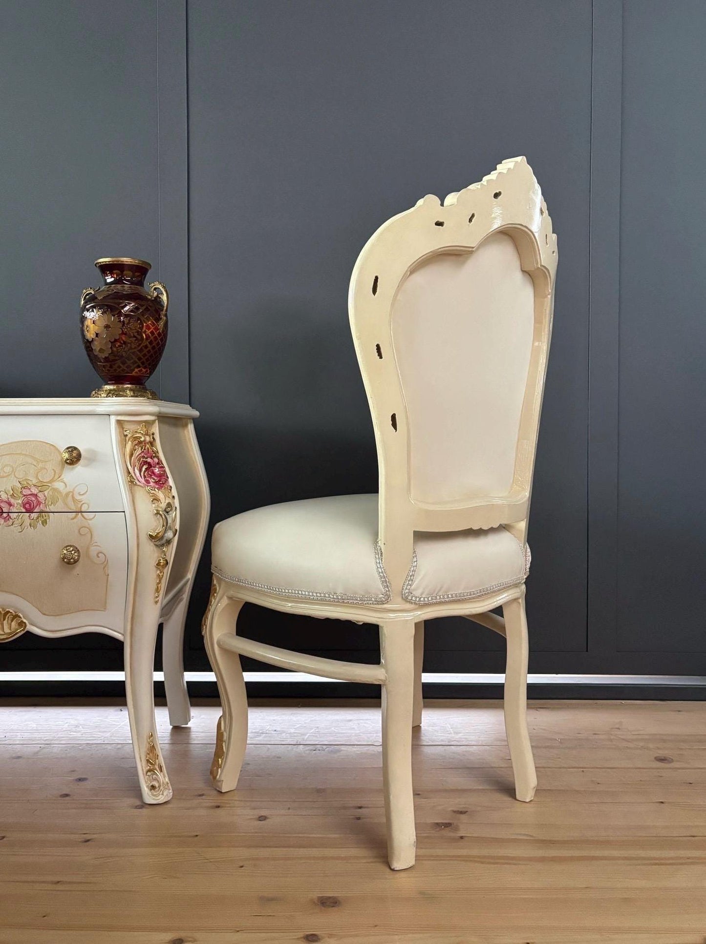 Accent Chair French Louis XV Style Dining Chair in Solid Wood Retro Baroque Antique Style Reproduction in Ivory Faux Leather for Home Decor