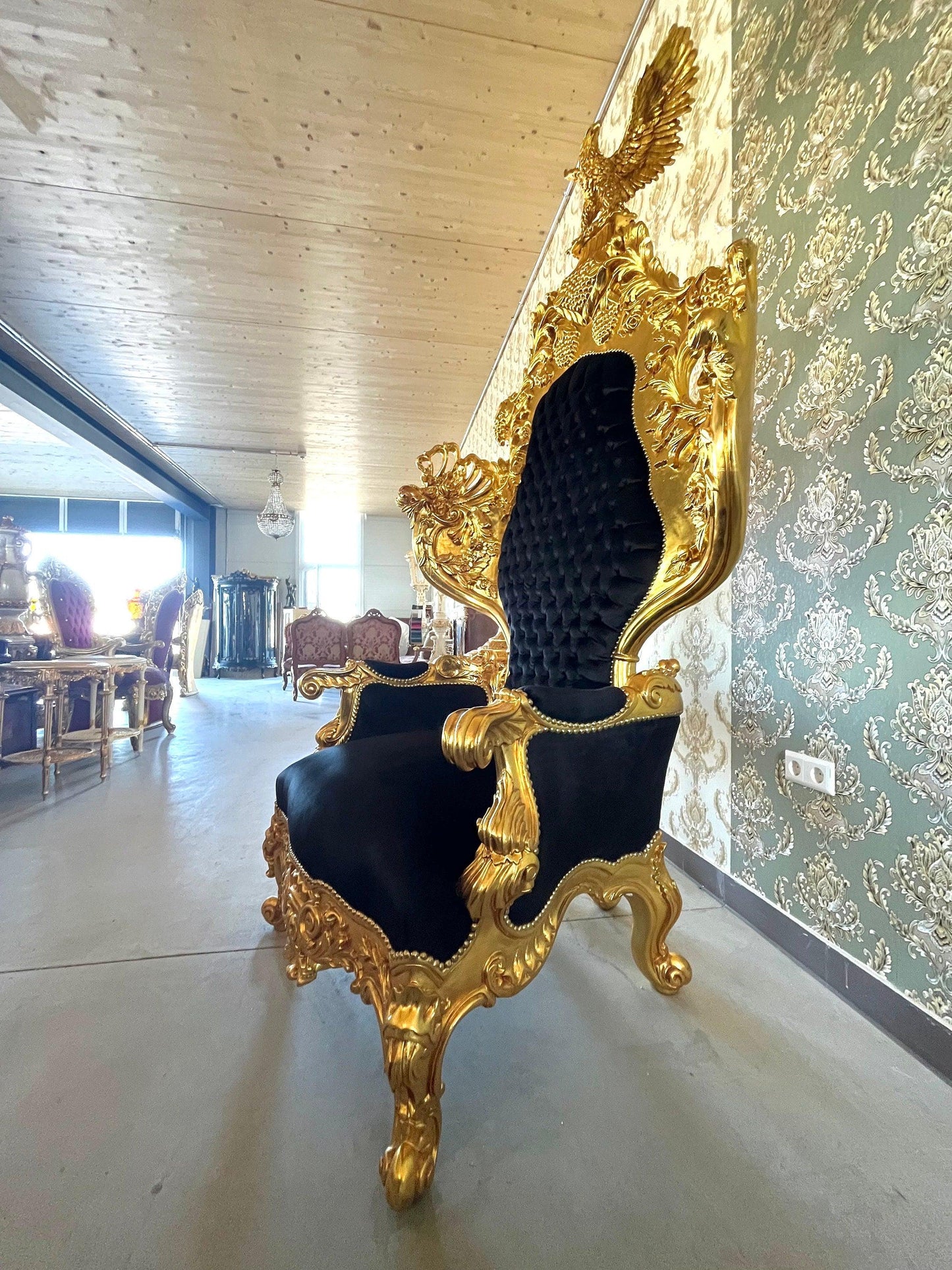 Huge Armchair Baroque Rococo Style King Throne Eagle Shape Black Velvet Gold Finish Noble Piece King Chair for Video Shooting for lounge Bar