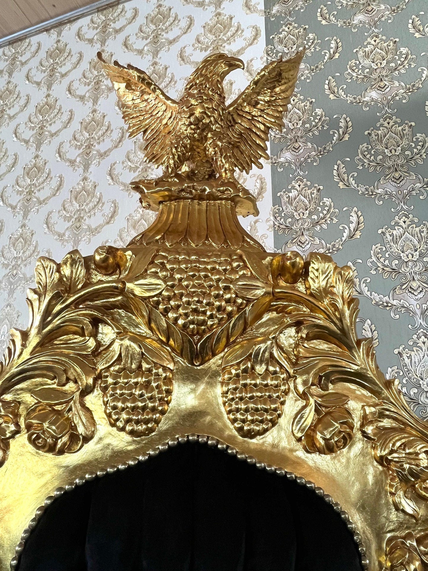Huge Armchair Baroque Rococo Style King Throne Eagle Shape Black Velvet Gold Finish Noble Piece King Chair for Video Shooting for lounge Bar