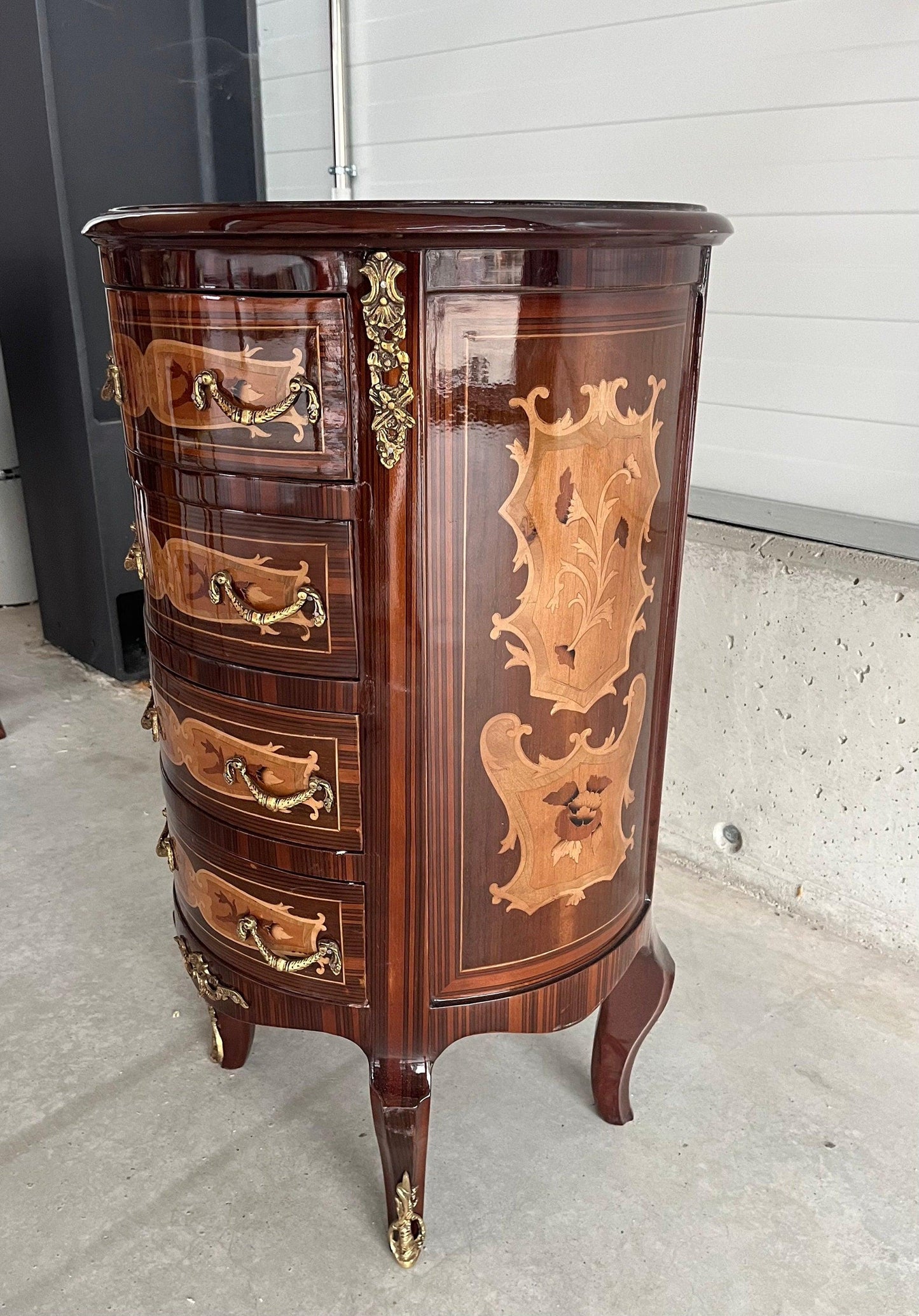 Louis Möbel Kommode Nachttisch im Antik Stil- Runden/ Chest of Drawer French Baroque Antique Style Night Stand in Round Shape Brown