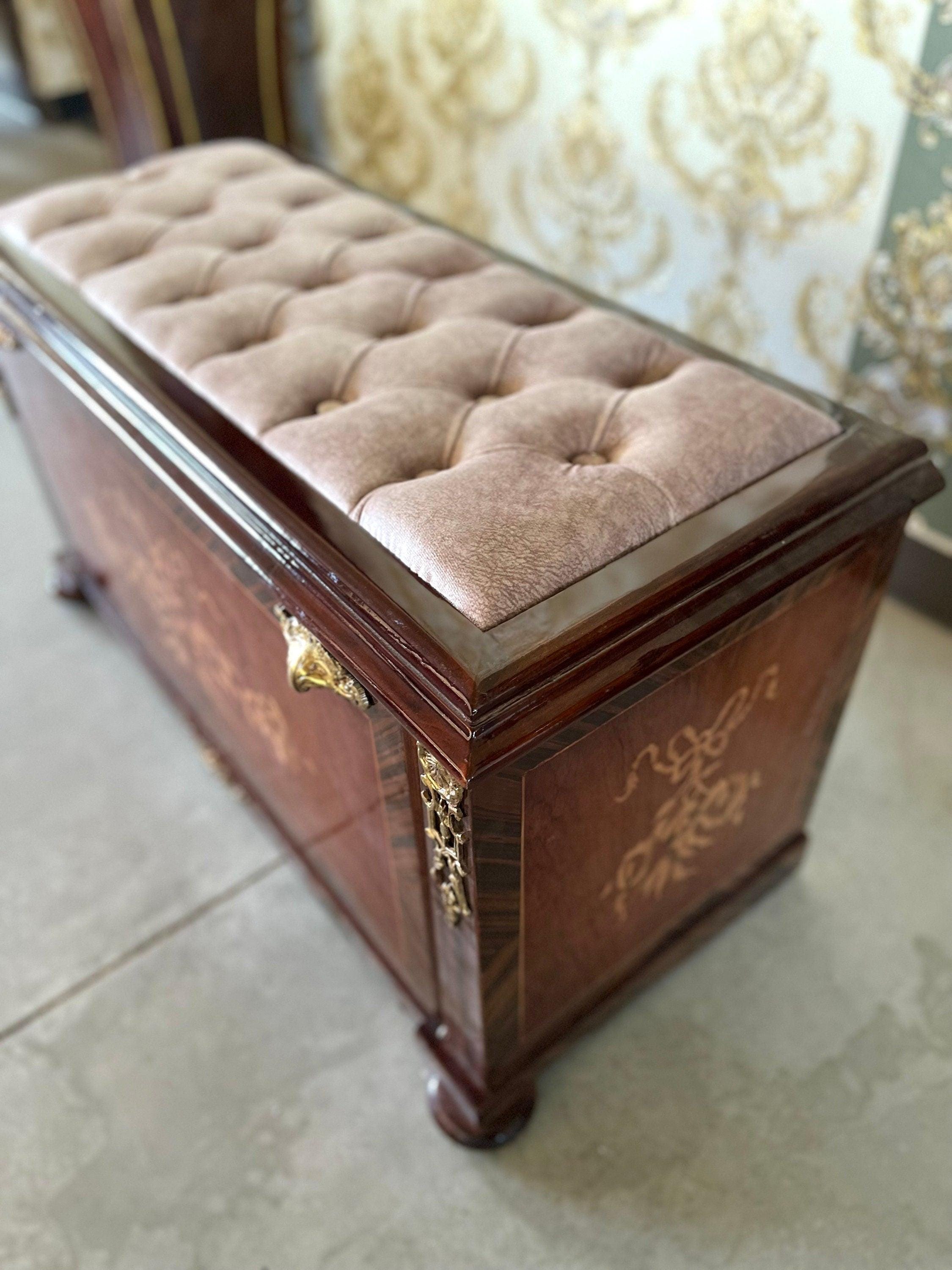 Barocker Schuhschrank im Antik-Stil - handgefertigt/ Shoe Cabinet French Baroque Seated Cabinet Red Velvet Seated Shoe Side Board Home Decor