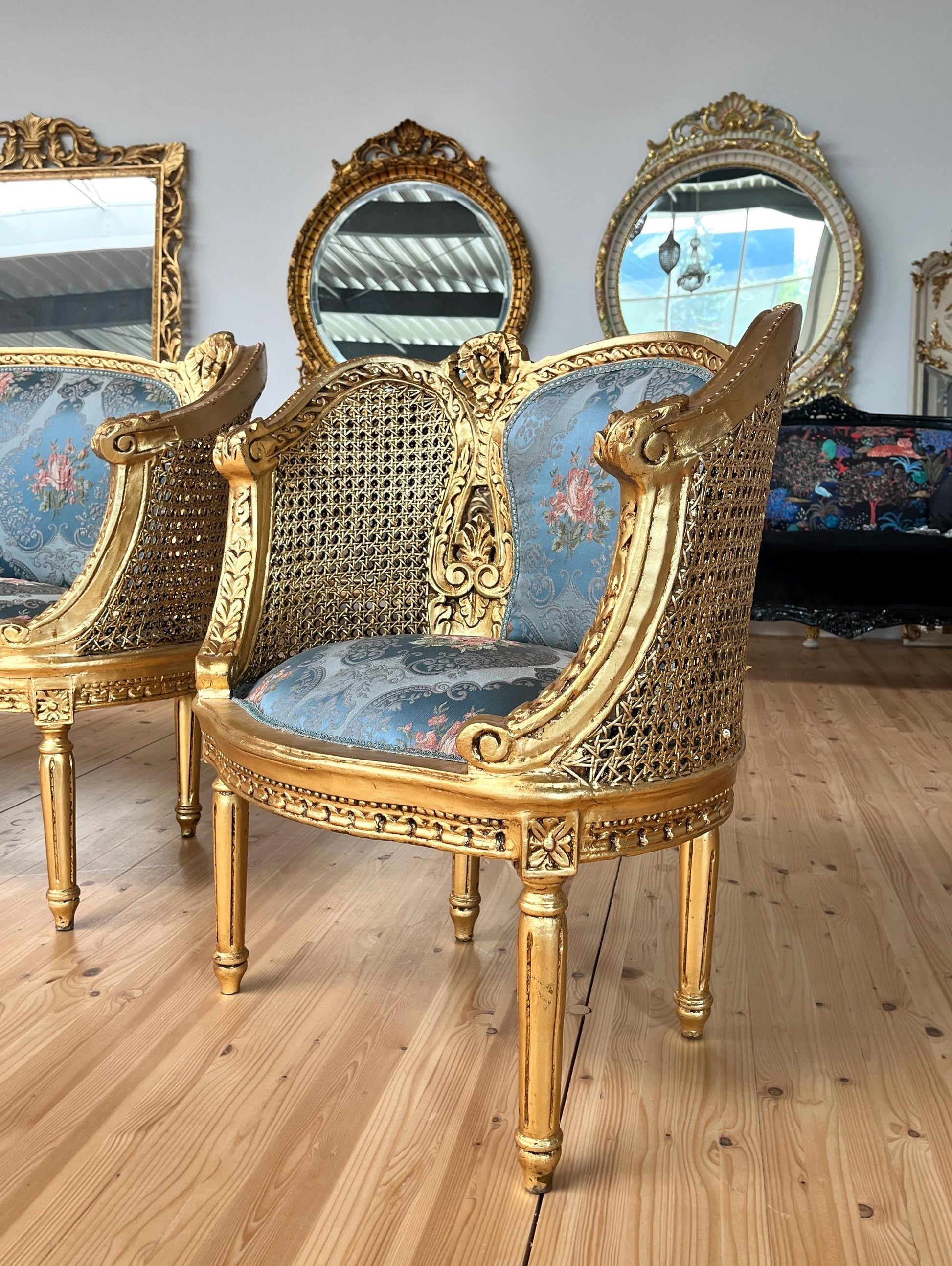 Sofa Set Royal Baroque Style in Blue Floral Damask Retro Rococo Couch Set in Gold Finish for Lounge Room Decor Party Event TV Movie Shooting