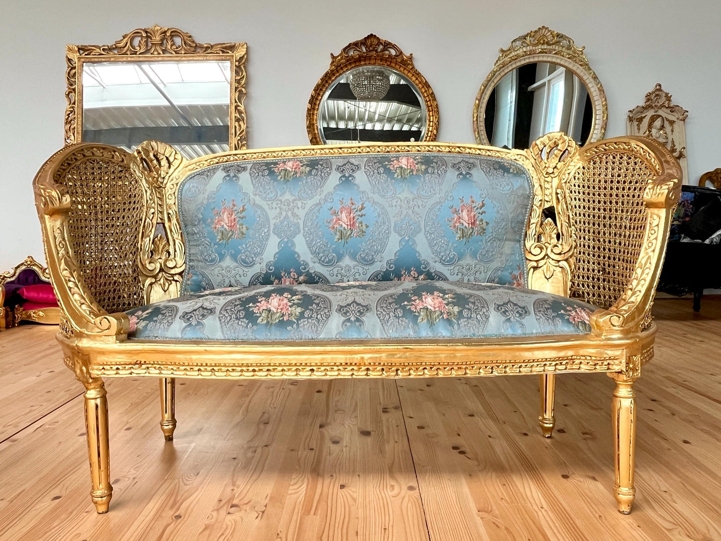 Sofa Set Royal Baroque Style in Blue Floral Damask Retro Rococo Couch Set in Gold Finish for Lounge Room Decor Party Event TV Movie Shooting