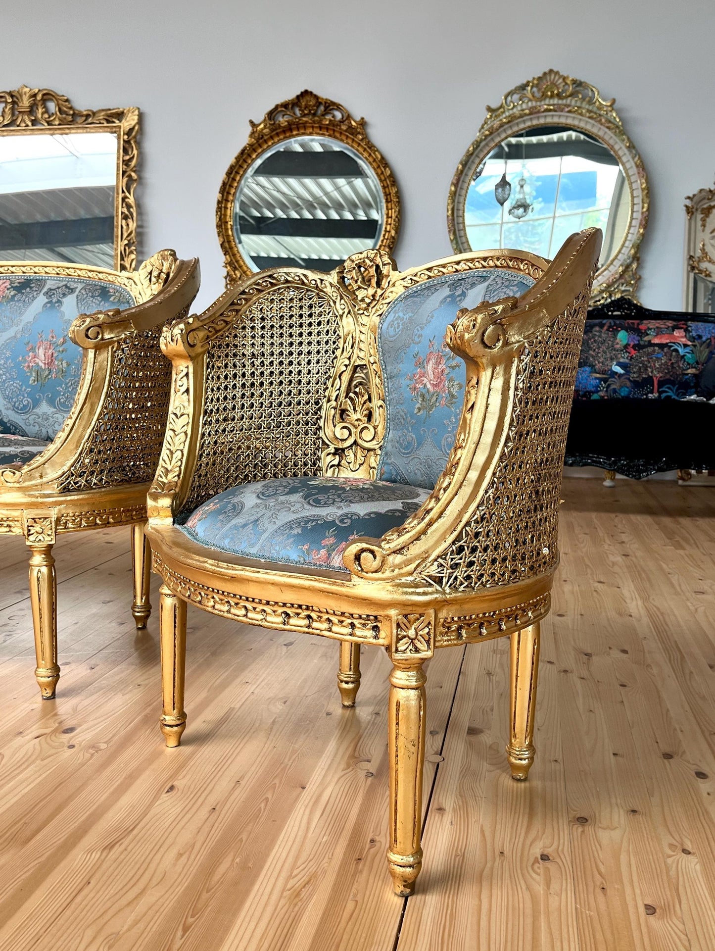 Sofa Set Royal Baroque Style in Blue Floral Damask Retro Rococo Couch Set in Gold Finish for Lounge Room Decor Party Event TV Movie Shooting
