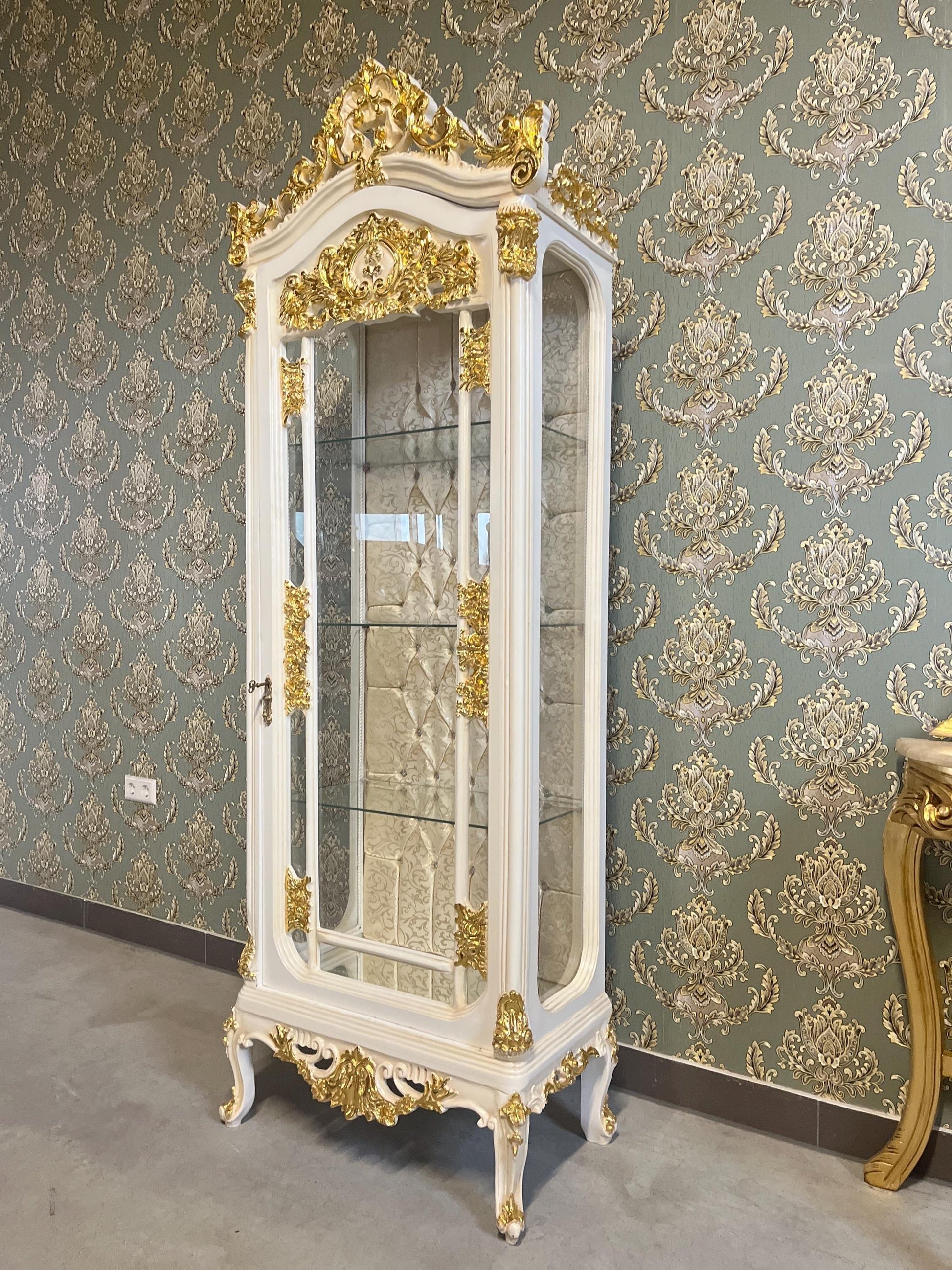 Display Cabinet Retro Baroque Style Showcase in Wooden White Color Gold Leaf Decorated Glass Cabinet in Dining Room Furniture