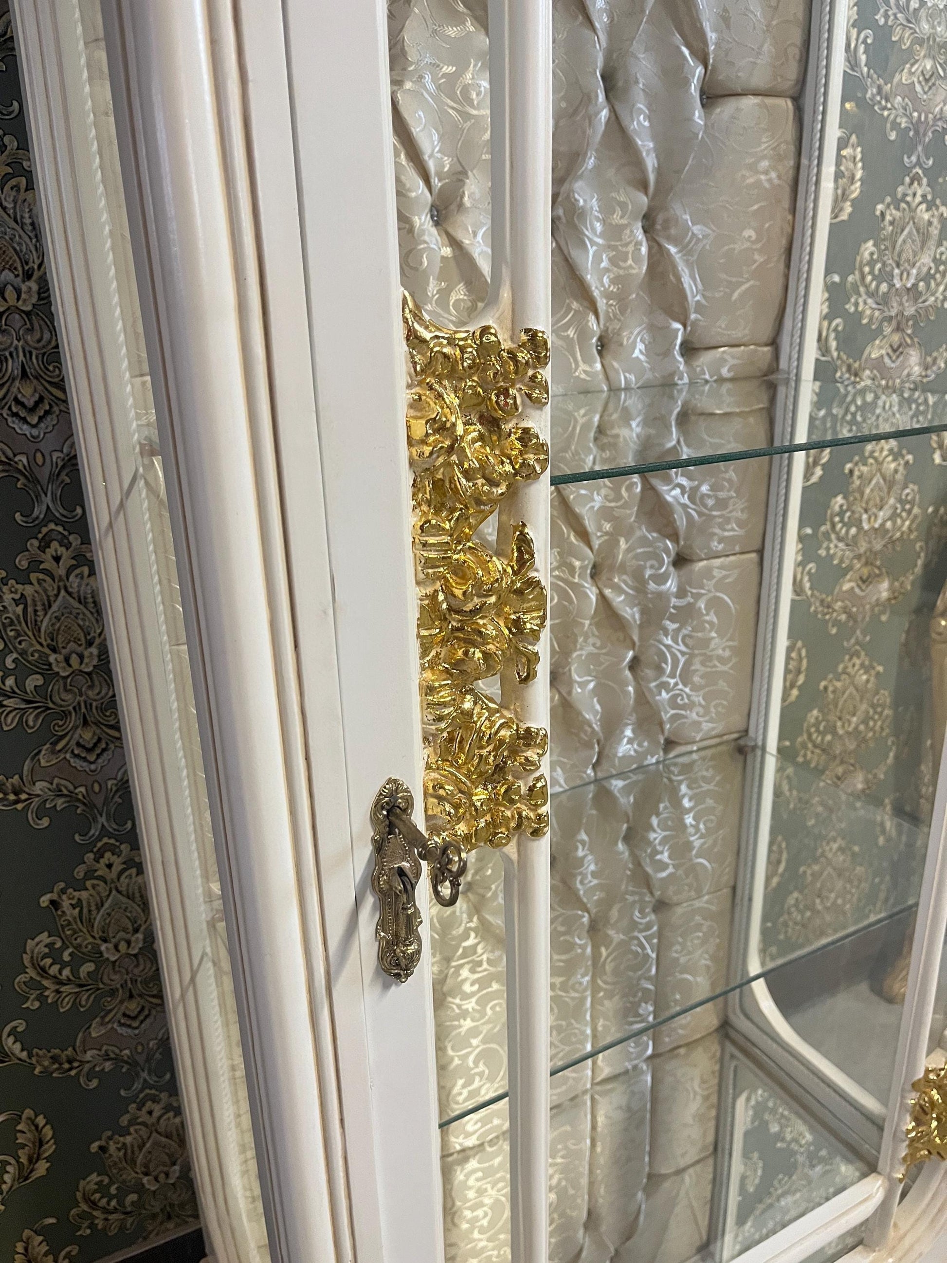 Display Cabinet Retro Baroque Style Showcase in Wooden White Color Gold Leaf Decorated Glass Cabinet in Dining Room Furniture