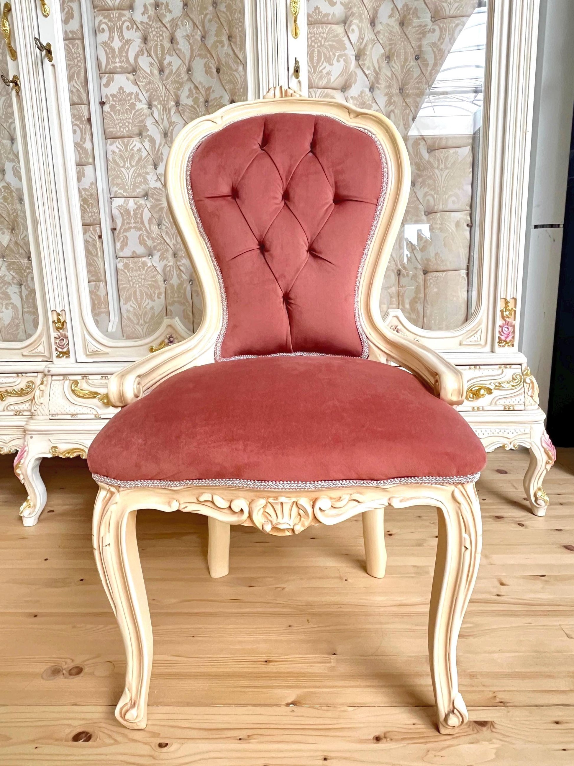 Accent Chair Classic Baroque Style in Beautiful Rose Berry Velvet French Louis Style Chair Beige Wooden Frame for Lounge Room