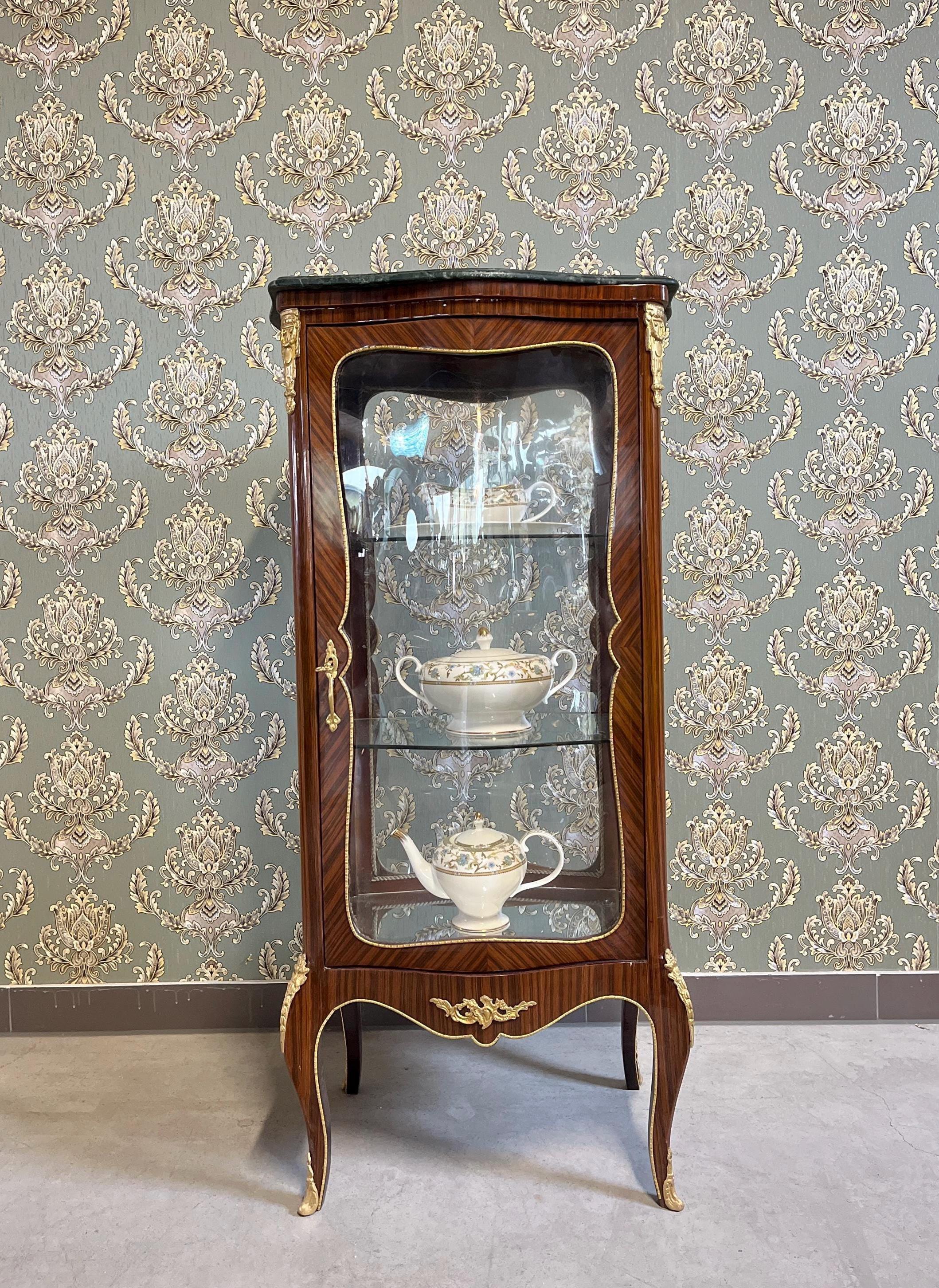Display Cabinet Nostalgic French Louis Style Glass & Wooden Brown Showcase Retro Baroque Handmade Style for Home Decor