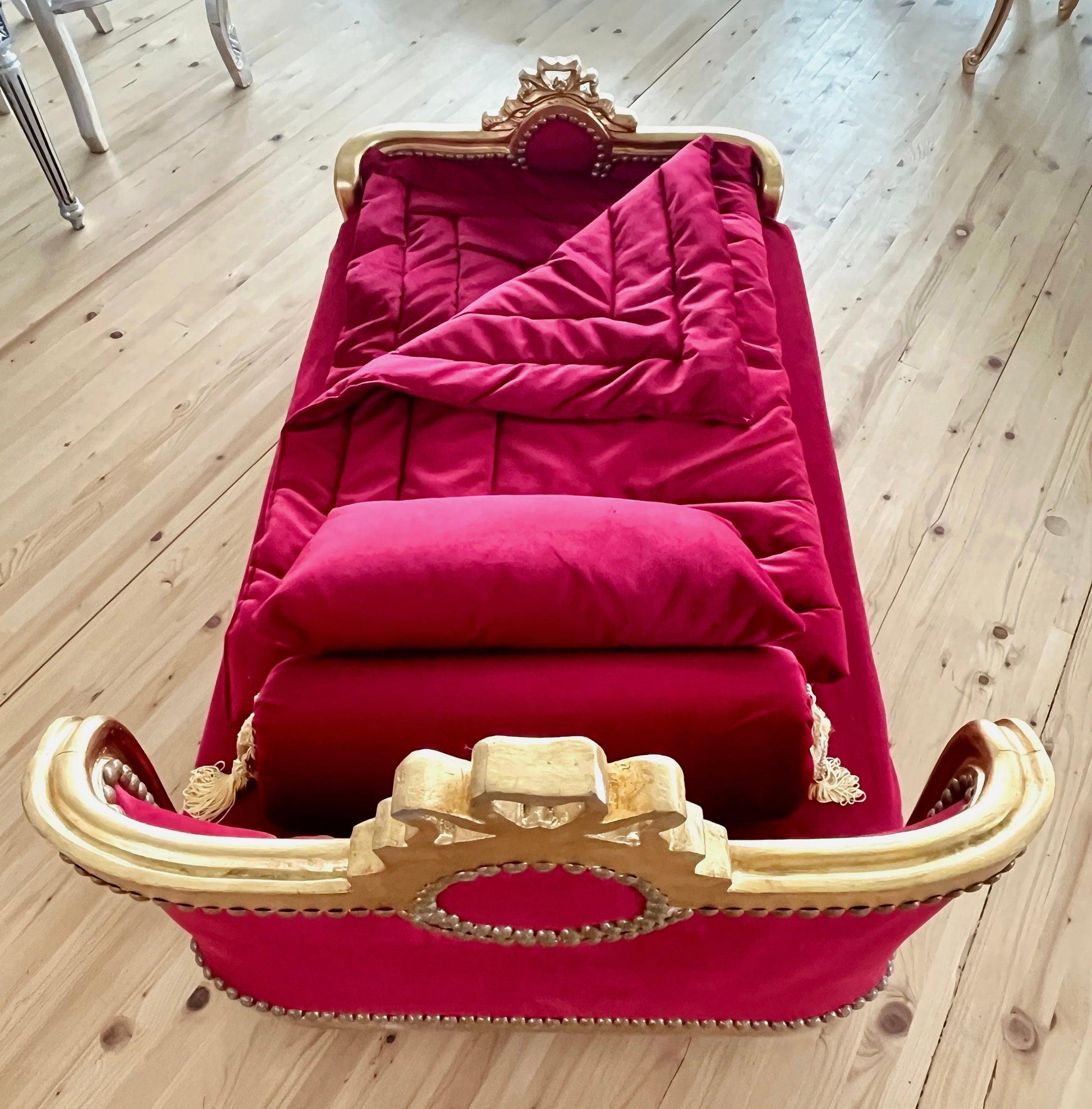 Pet Bed French Louis Baroque Style Big Size Dog Bed with Blanket n Pillow for Home Decor Velvet Red Velvet Blue & Hot Pink Gold Finish