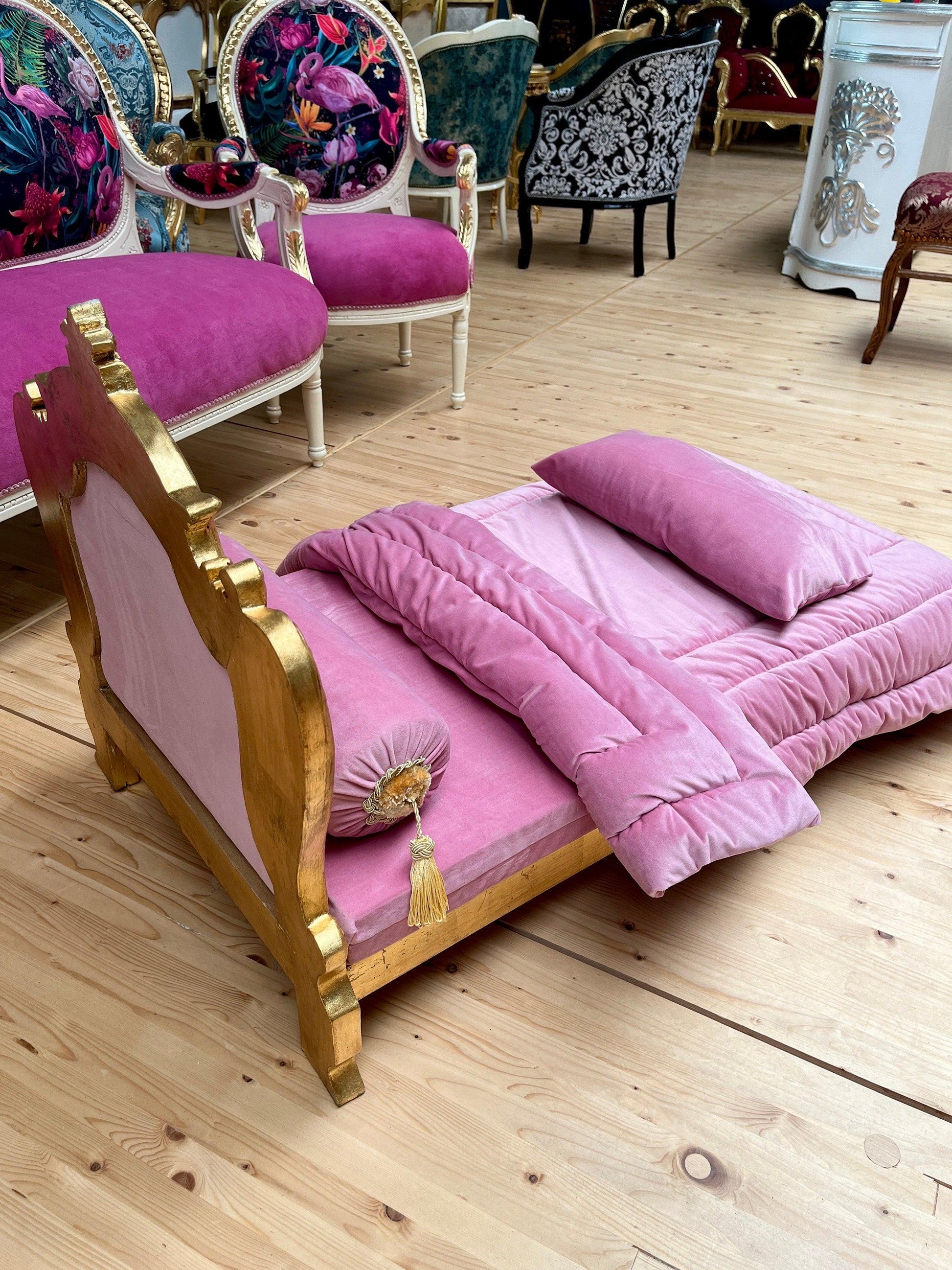 Pet Bed French Louis Baroque Style Mid Size Dog Bed with Blanket & Pillow for Home Decor in Pink Velvet