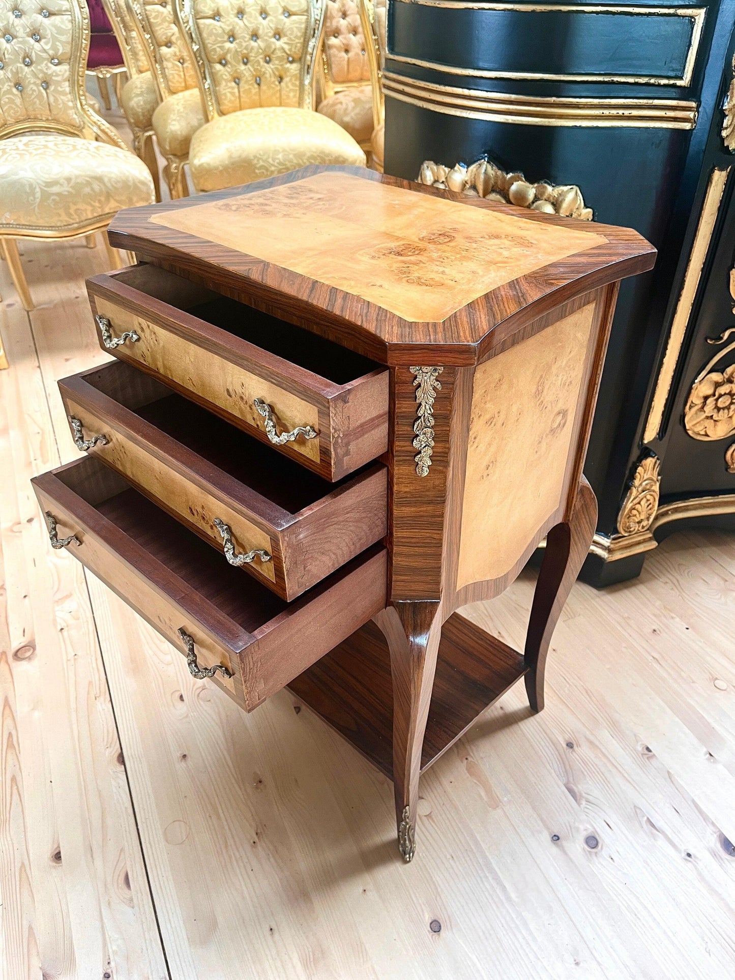 Night Stand Retro French Louis Baroque Style Bed Side Table Wooden Brown Bronze Decor/ Kommode Nachttisch im antiken Stil