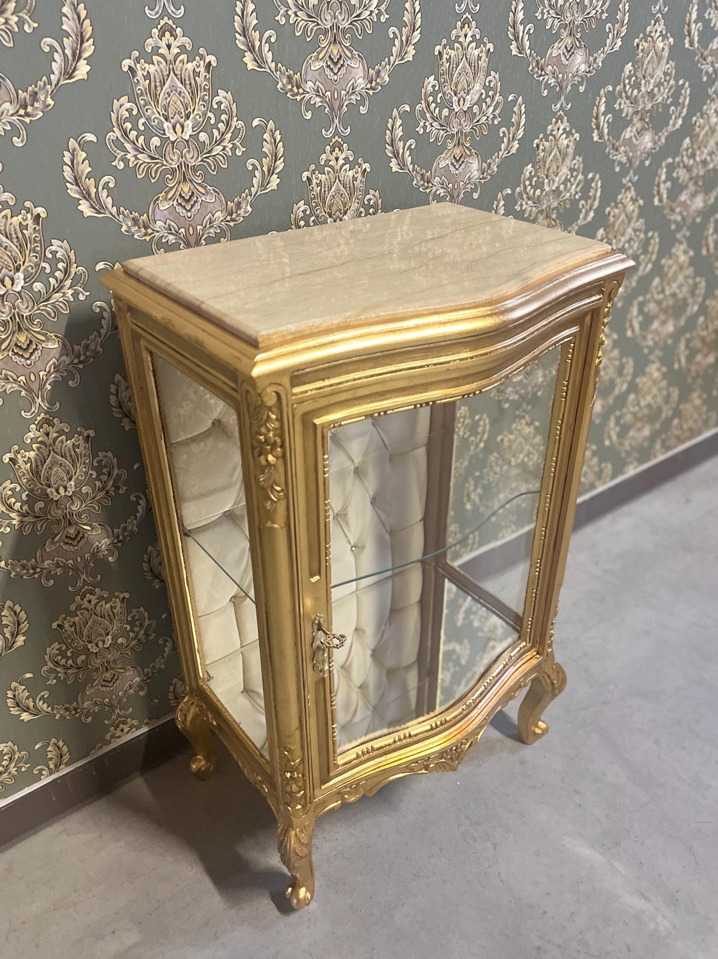 Showcase French Louis Style Display Çabinet in Gold Finish Retro Baroque Antique Style Glass Cabinet for Living Room Home Decor
