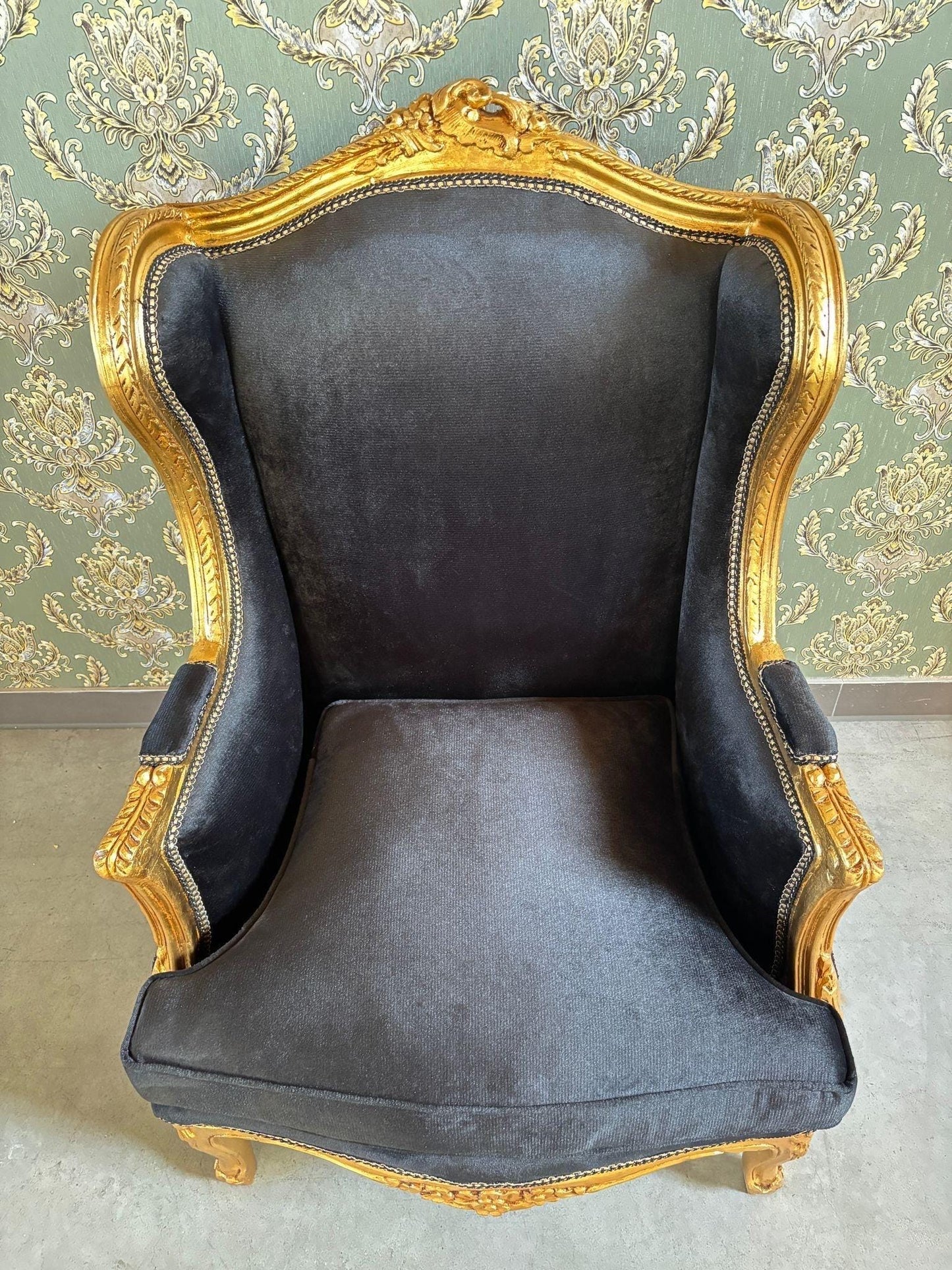 Accent Armchair Retro Baroque Rococo Style Black Velvet Chair in Gold Finish For Holiday Decor