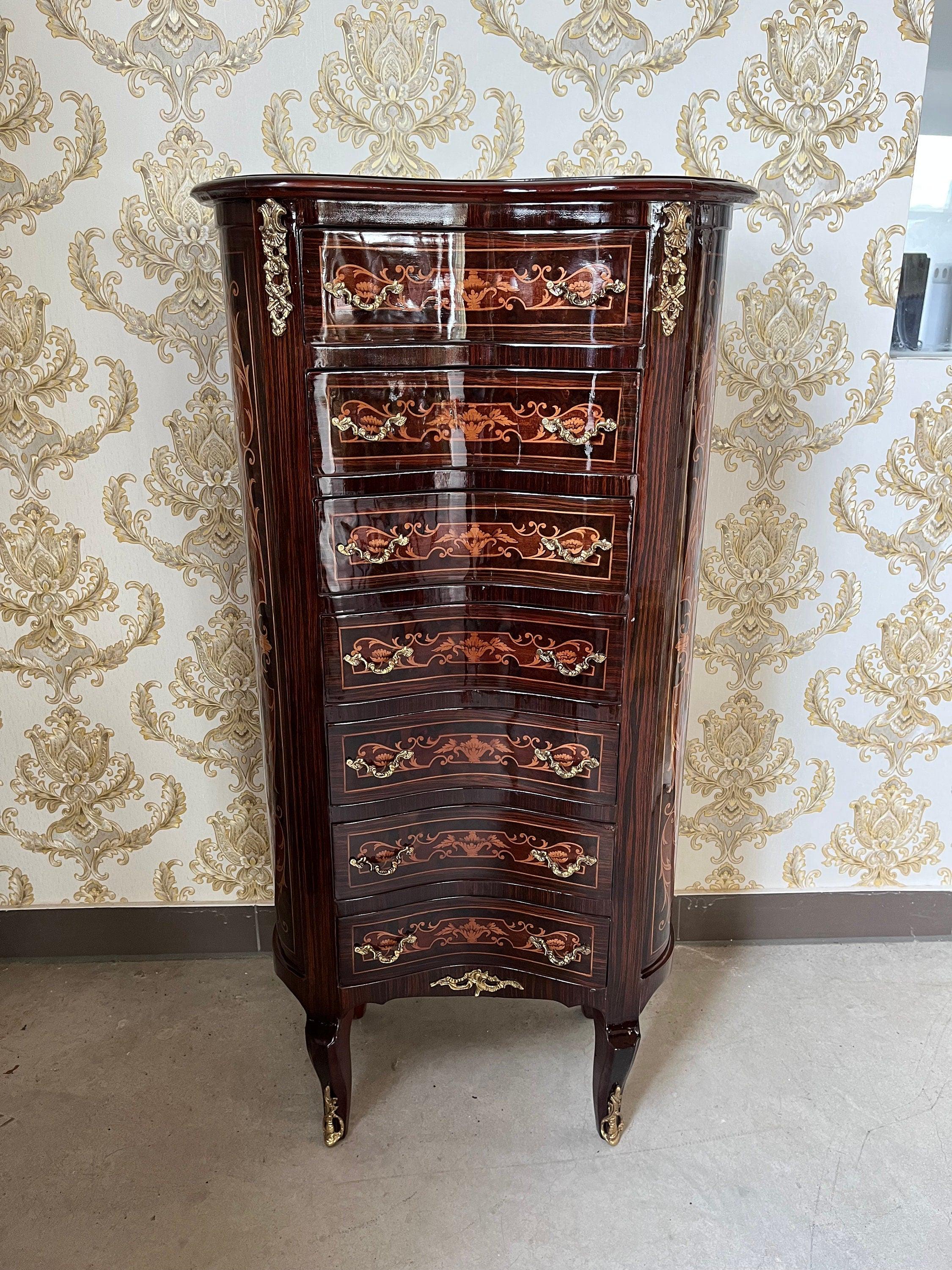 Hohe geschwungene Kommode im Barockstil / Baroque Style Tall Curved Chest of Drawer