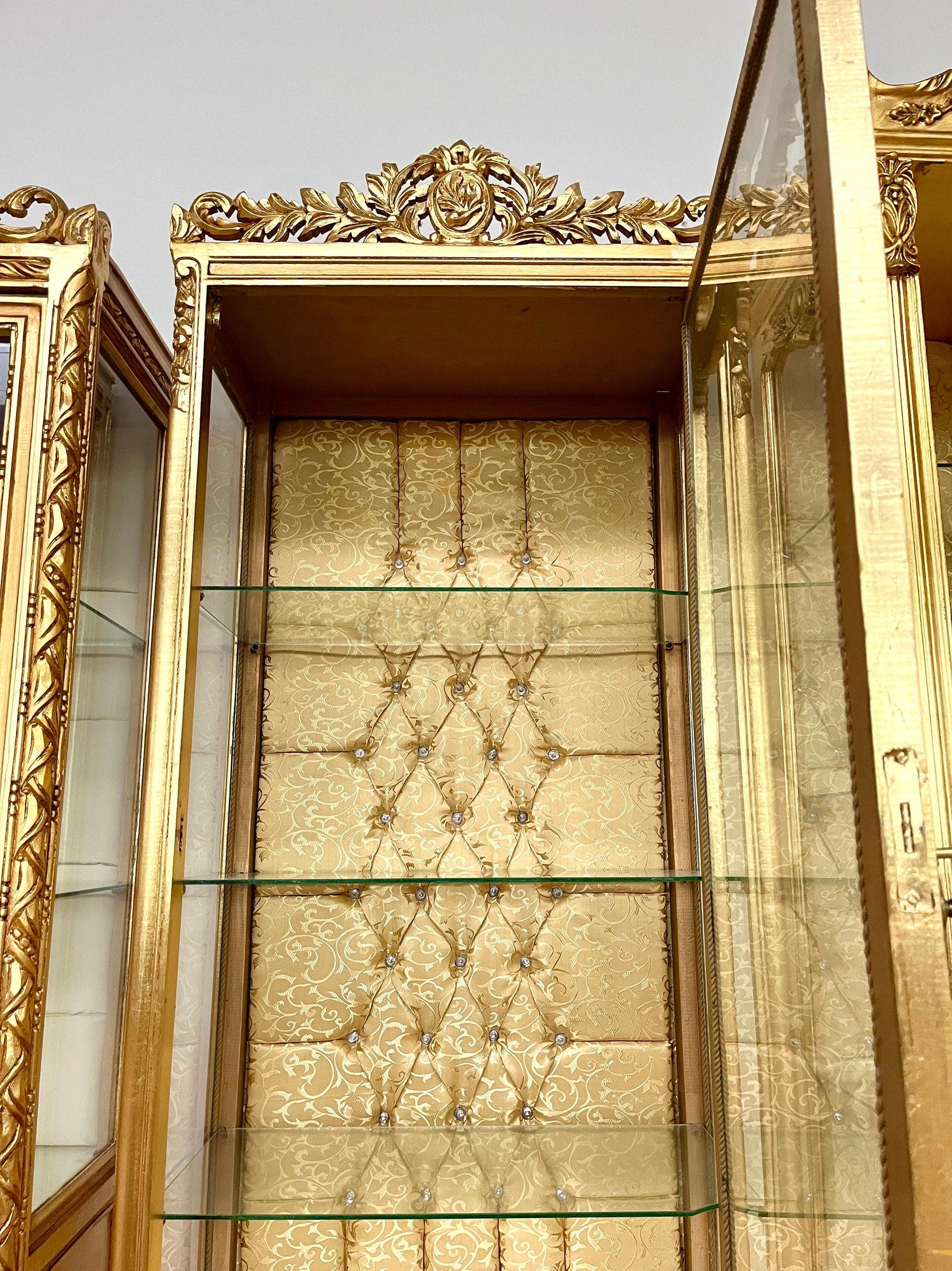 Display Cabinet French Louis XV Style Showcase Antique Style Reproduction in Gold Finish Retro Baroque Style Display Cabinet