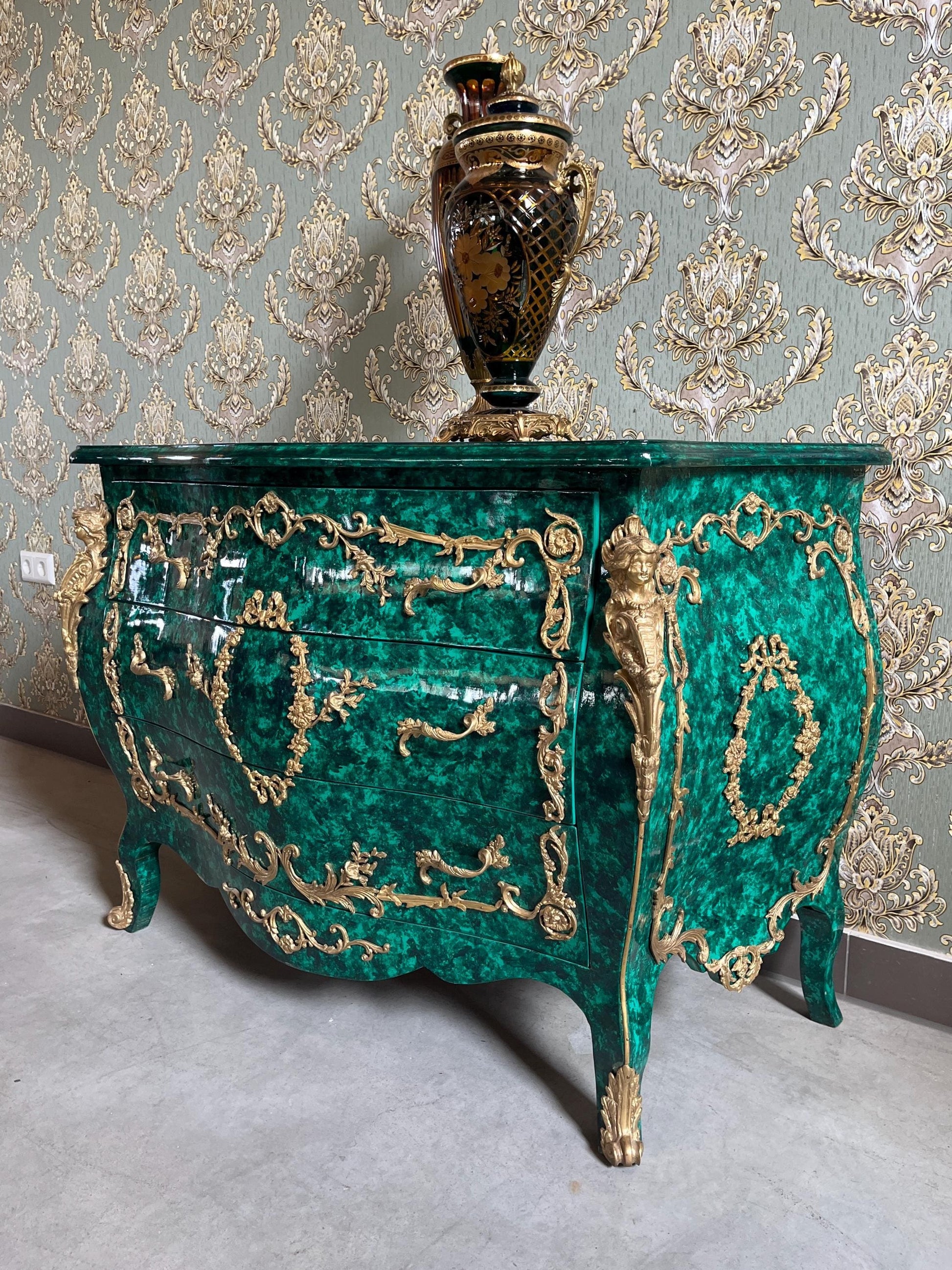 Deluxe Chest of Drawer Louis XV Style in Emerald Green Antique Royal Style Dresser with Bronze Ornaments for Bedroom Decor- LIMITED EDITION